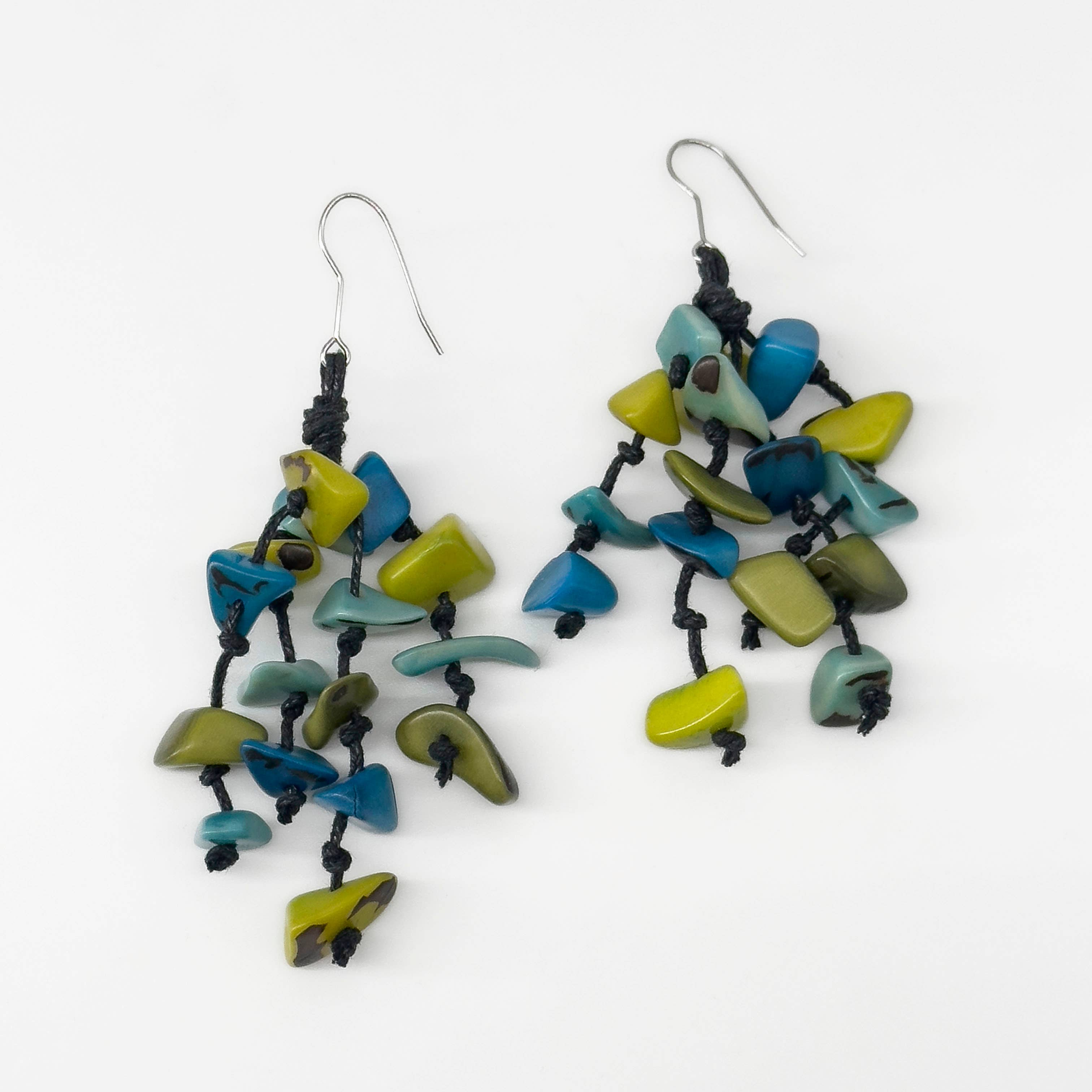 Belart Fair Trade - Venta al por mayor Pendientes colgantes - Pendientes colgantes de 4 hebras con chips de tagua1