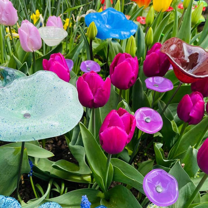 CARNEOL GLASS - Wholesale Garden/Lawn Stake - Small Glass Flower For Inside In Violet1