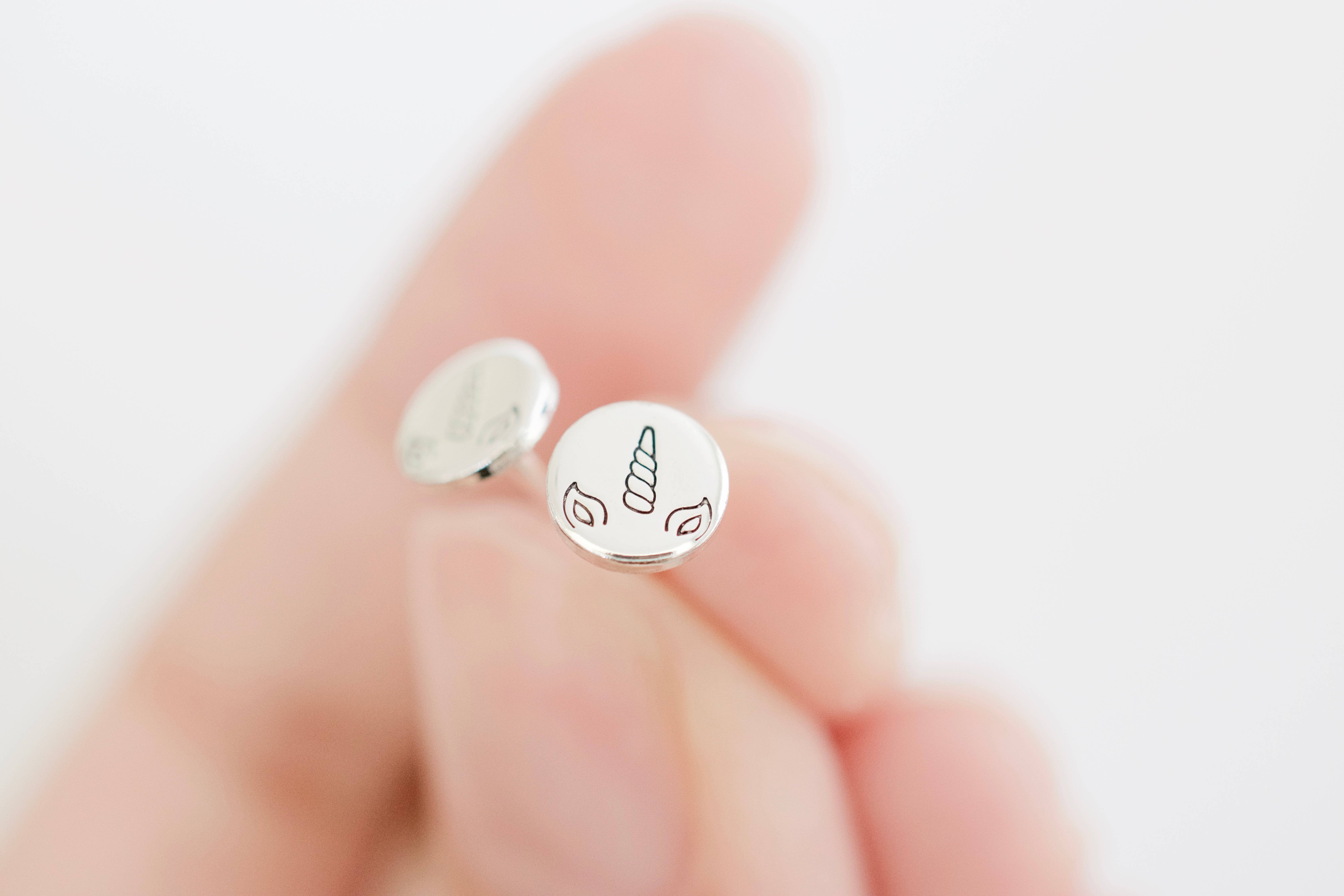 Tesoro Jewelry – Großhandel Ohrstecker – Einhorn-Horn-Ohrringe0