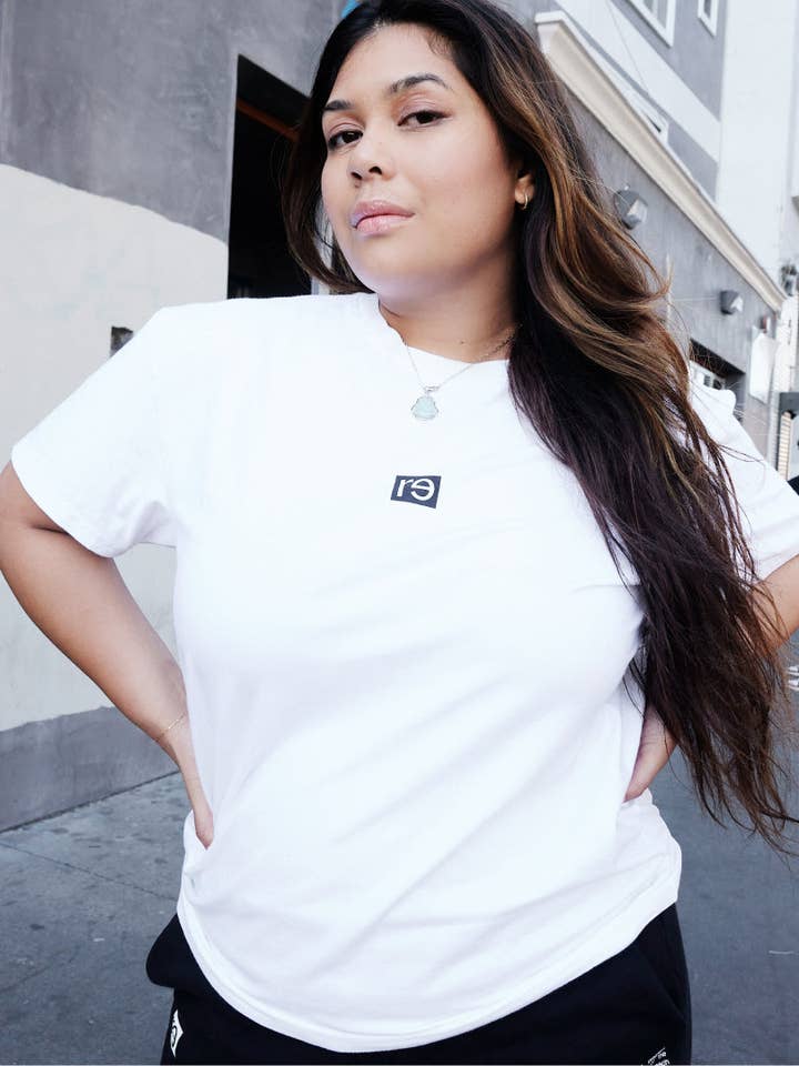 T-shirt Core Classic pour la vente par RE—INC