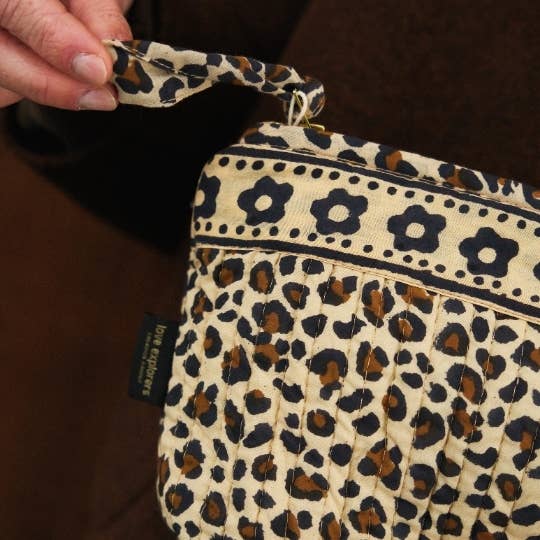 Love Explorers – Großhandel Schmink-/Kosmetiktasche – Make-up-Tasche - beige Leopard3