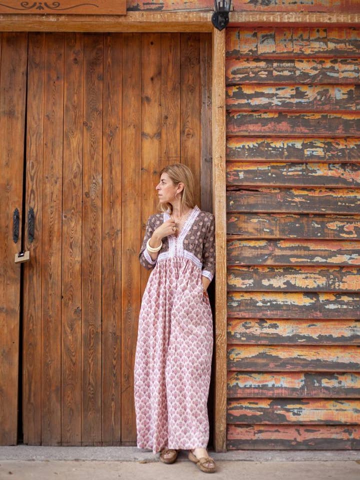 Robe Sanjana pour la vente par Sanjanaandme