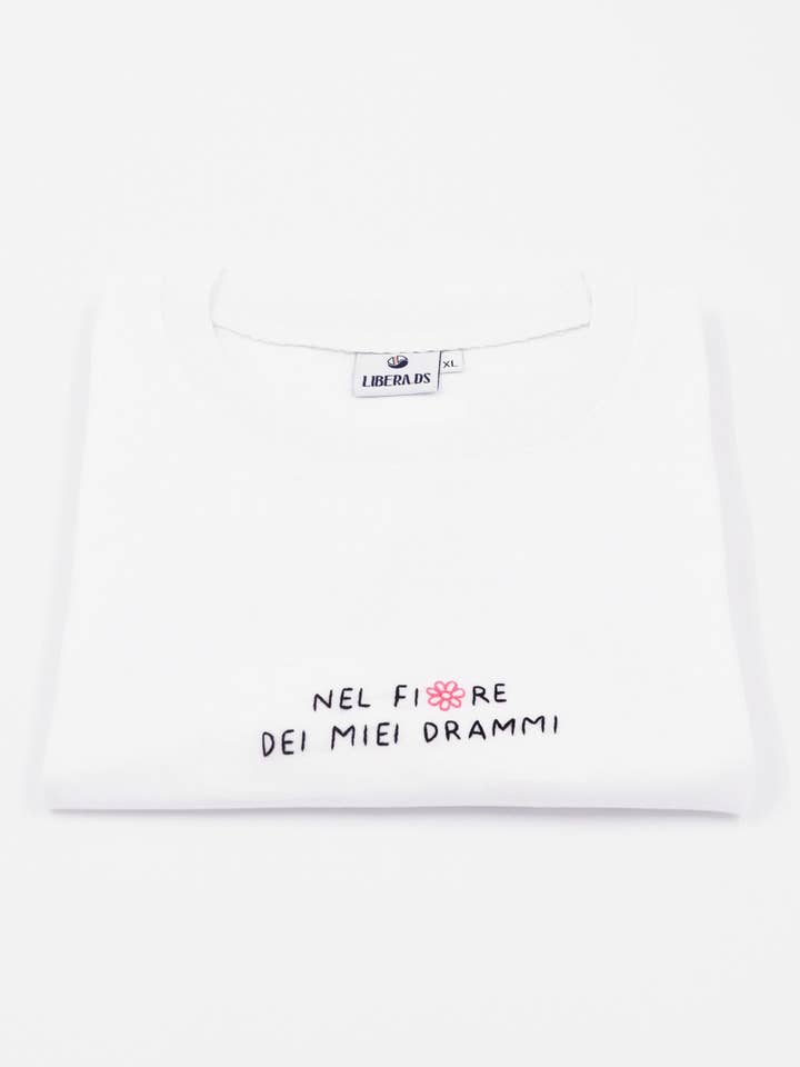 Nel fiore dei miei drammi - Maglietta per la vendita all'ingrosso da parte di Libera.DS