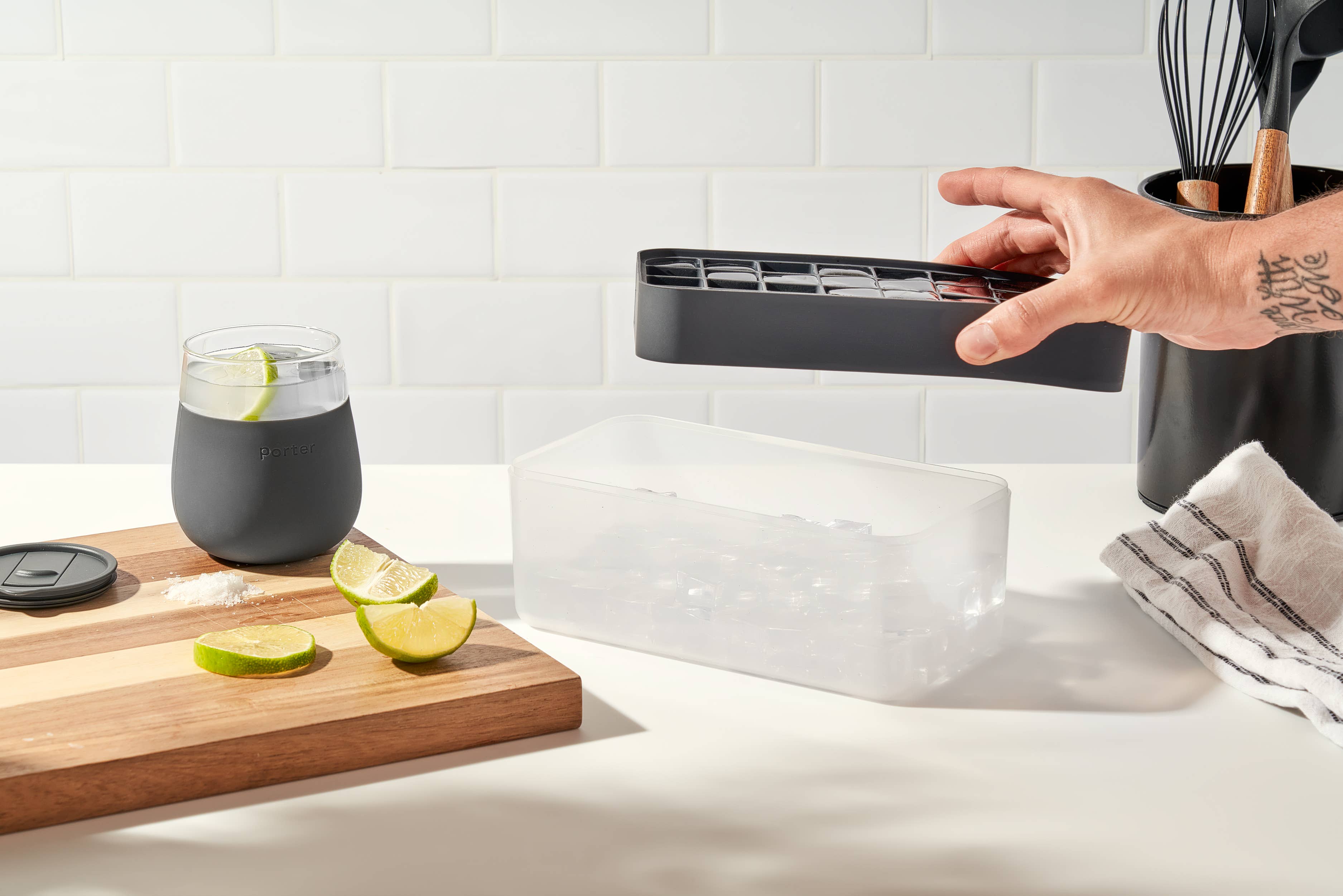 W&P - Wholesale Ice Tray/Mold - Ice Box - Everyday Cube Silicone Ice Tray with Storage4