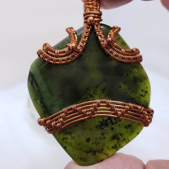 Pendentif en fil de jade BC pour la vente par Mother Of Metal
