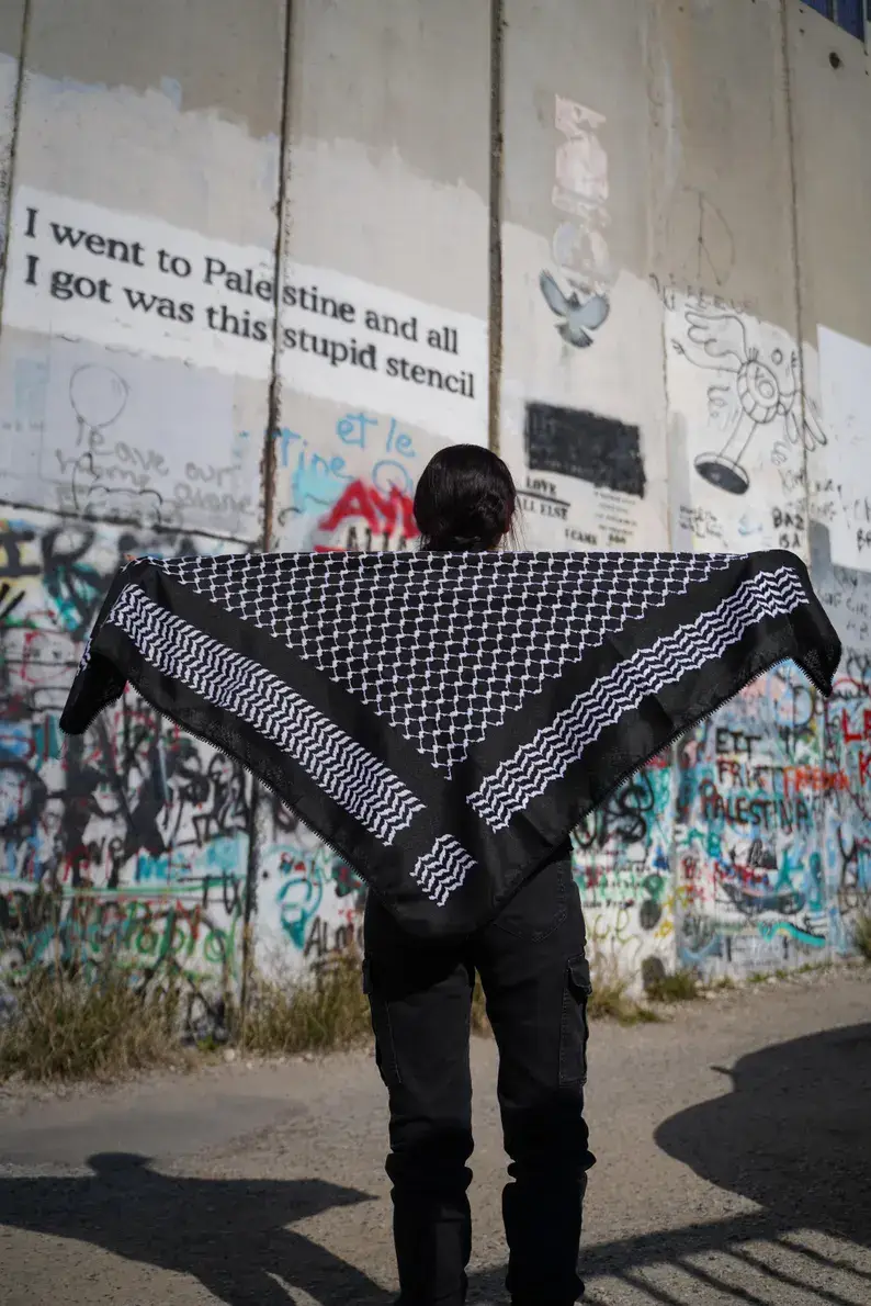 Hecho a mano - Wholesale Scarf - Unisex - Colorful Palestinian keffiyeh with a black background6