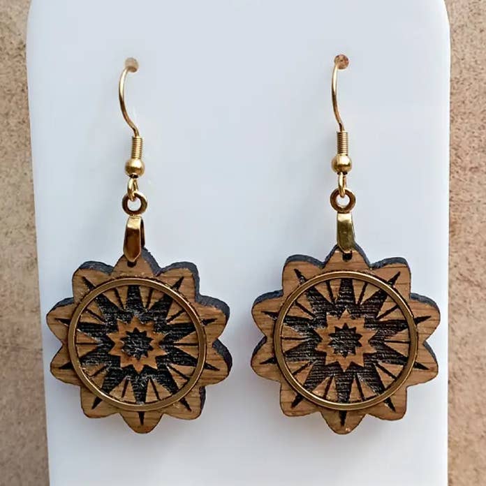 Cardinal örhängen i ek för wholesale av Aurabois