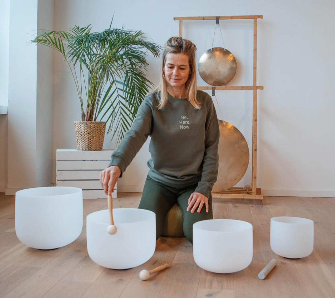 Bodynova - Wholesale Meditation Supplies - 432 Hz crystal singing bowls set, large/7 bowls6