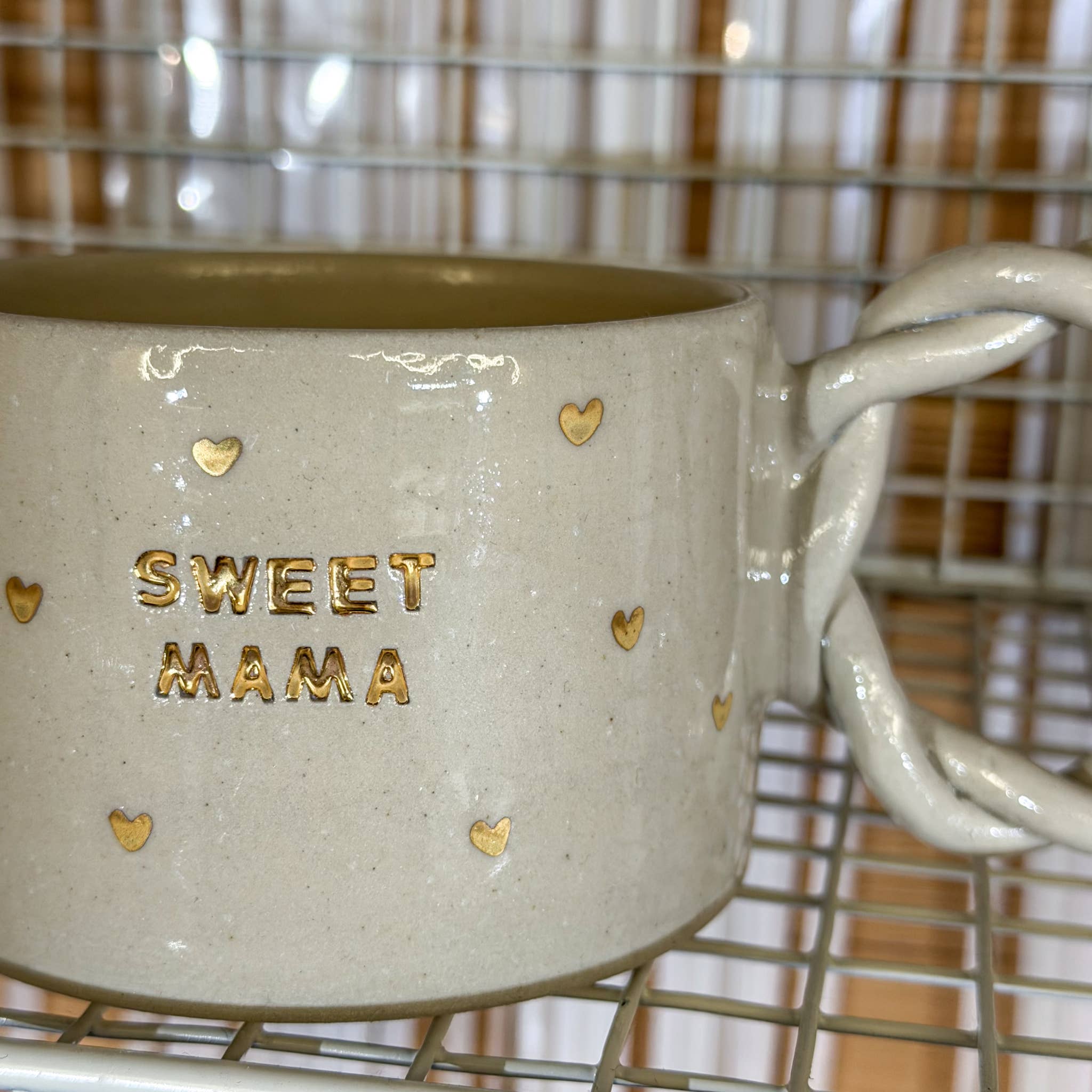 Laëtitia Fauchere – wholesale Coffee/tea cup – MUG SWEET MAMA foam golden hearts2