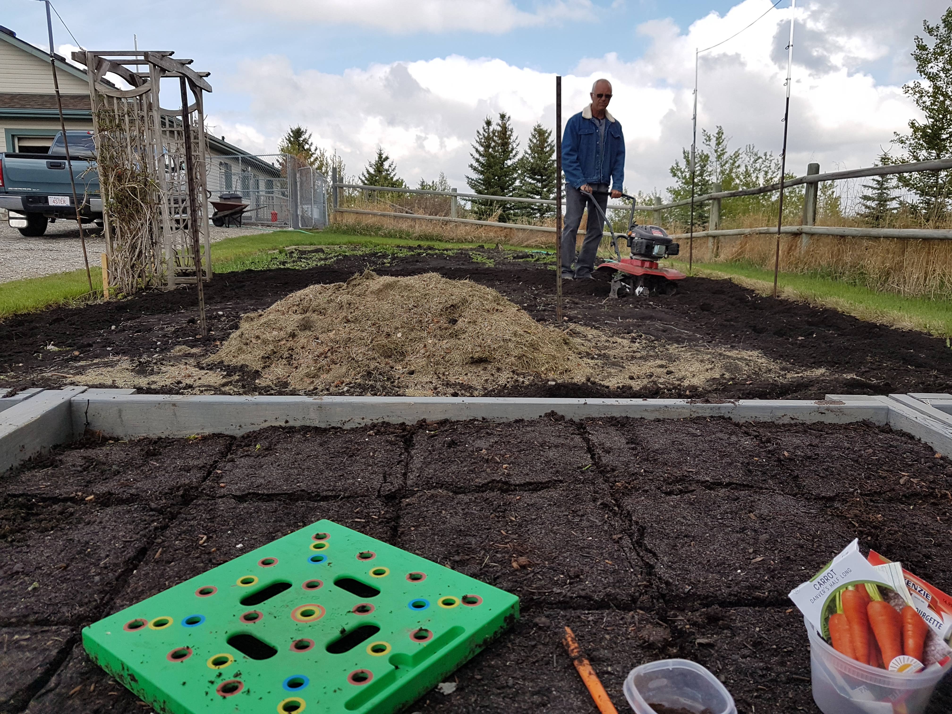 Seeding Square - Wholesale Garden Tool - SEEDING SQUARE Garden Spacing Template for Maximum Yield20