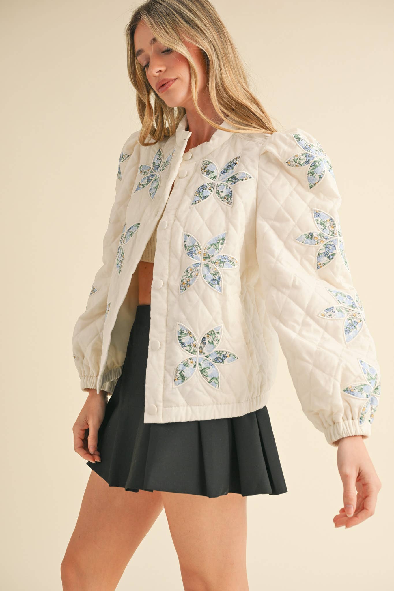 &MERCI - Wholesale Jacket - Women's - QUILTED JACKET WITH FLORAL PATCHWORK MJK33008