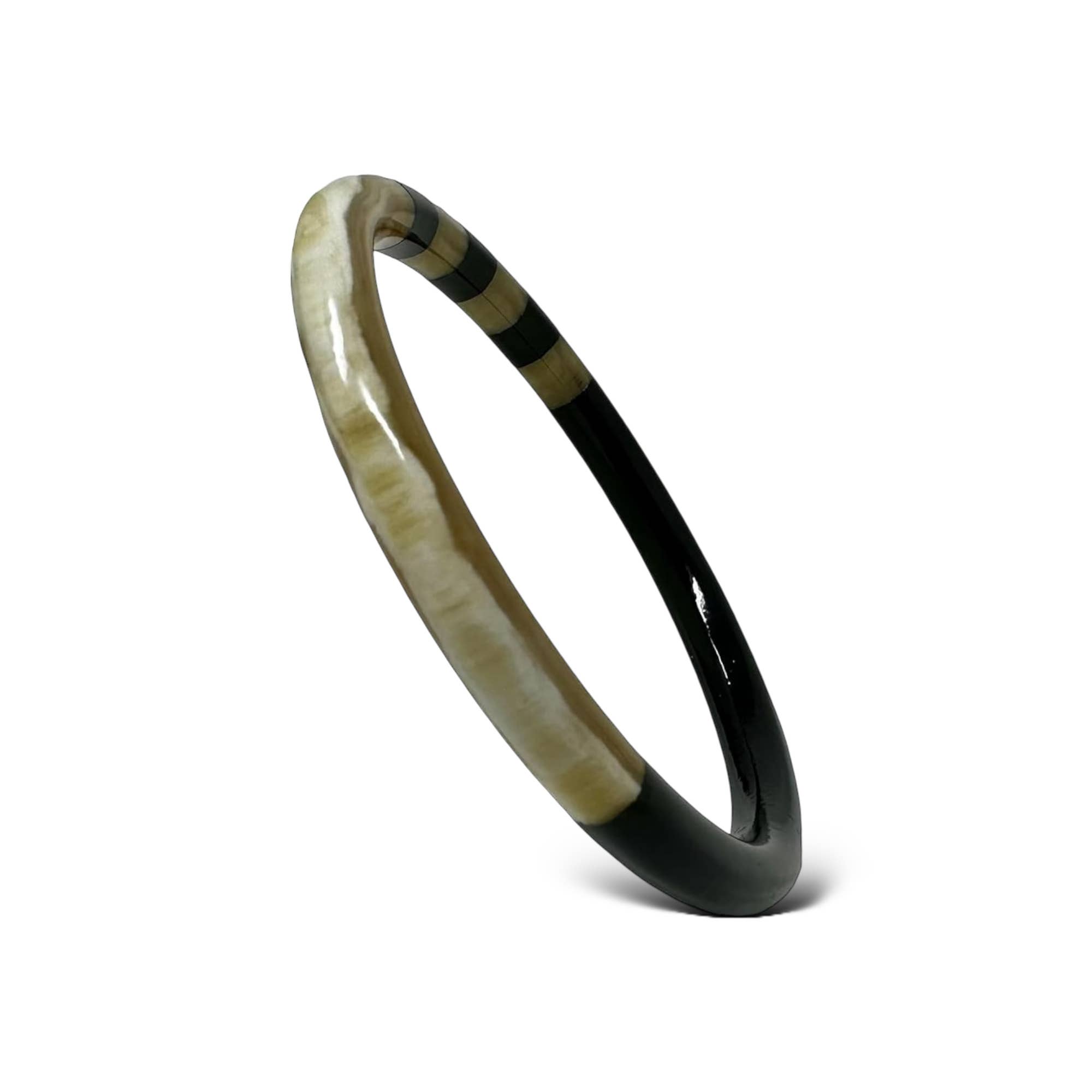 Maison Yvelise - Wholesale Bangle Bracelet - Thick and round black buffalo horn bangles from Vietnam