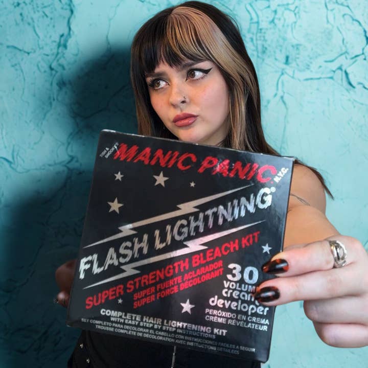 Flash Lightning® Hair Bleach Kit 30 Volume for wholesale by Manic Panic