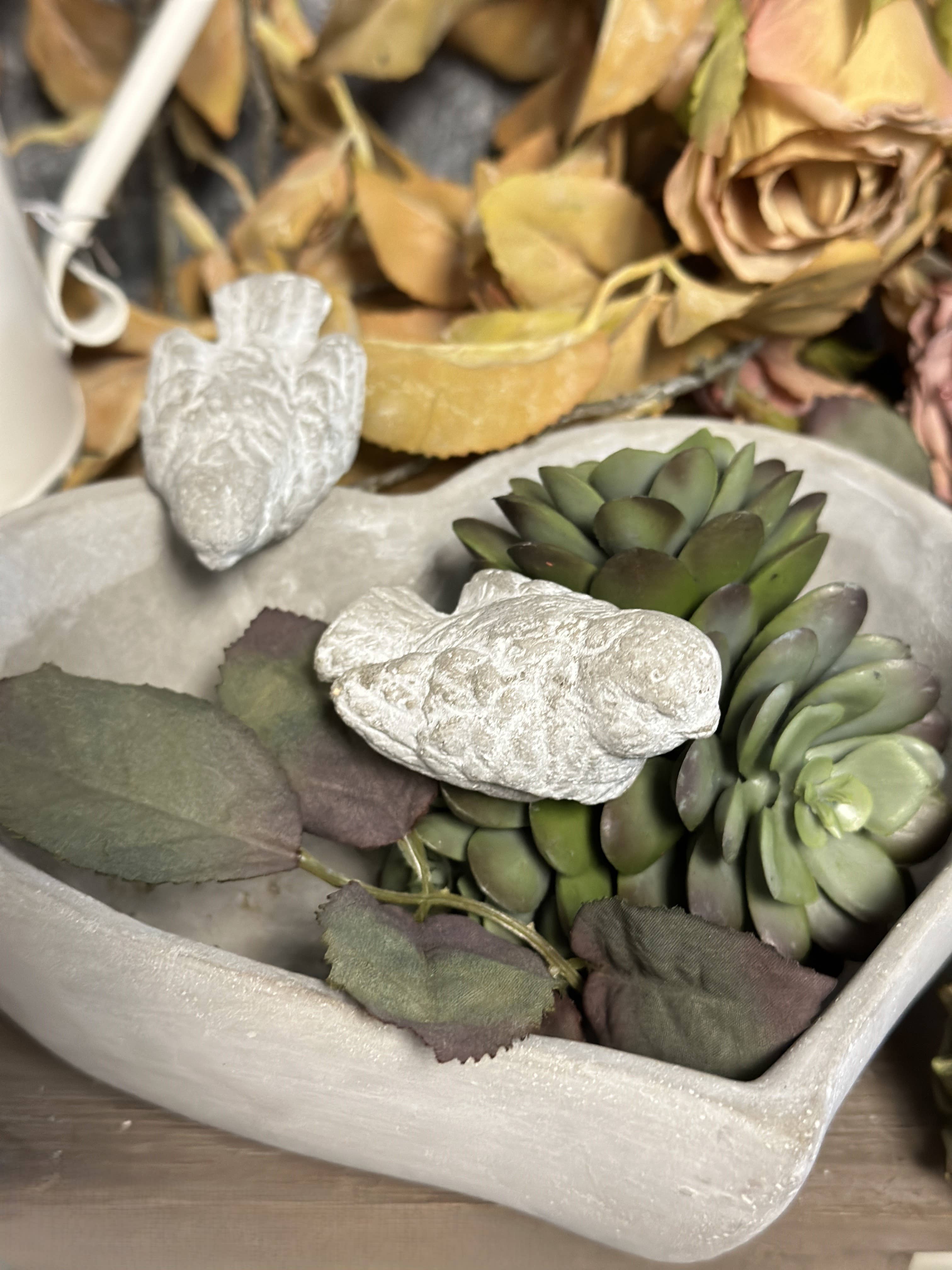 Vagabond Vintage - Wholesale Plant pot - Cement Heart Planter/ Bird Feeder3