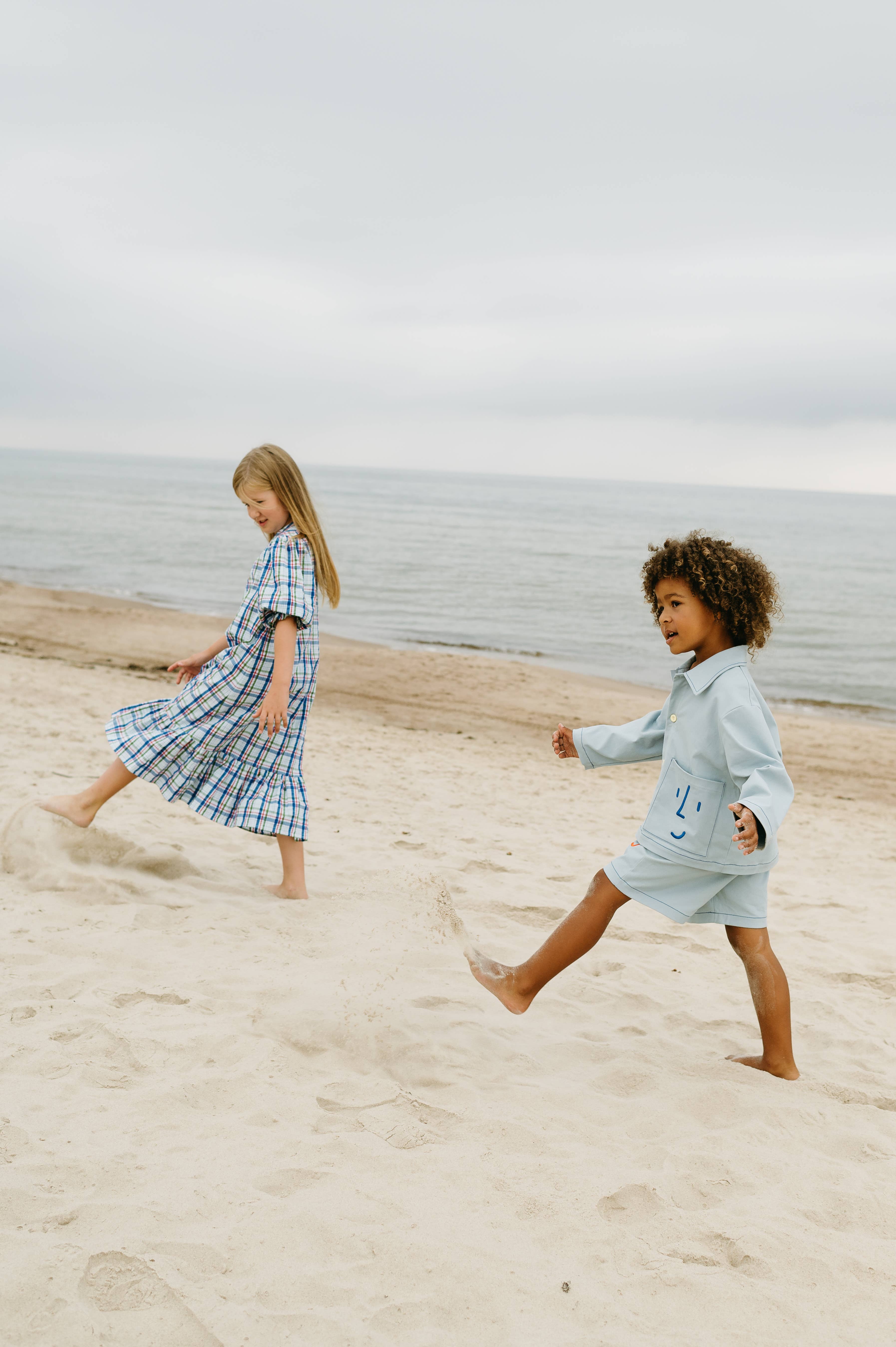 Blauw Utility jas met speelse geborduurde gezichten voor groothandel op Faire7