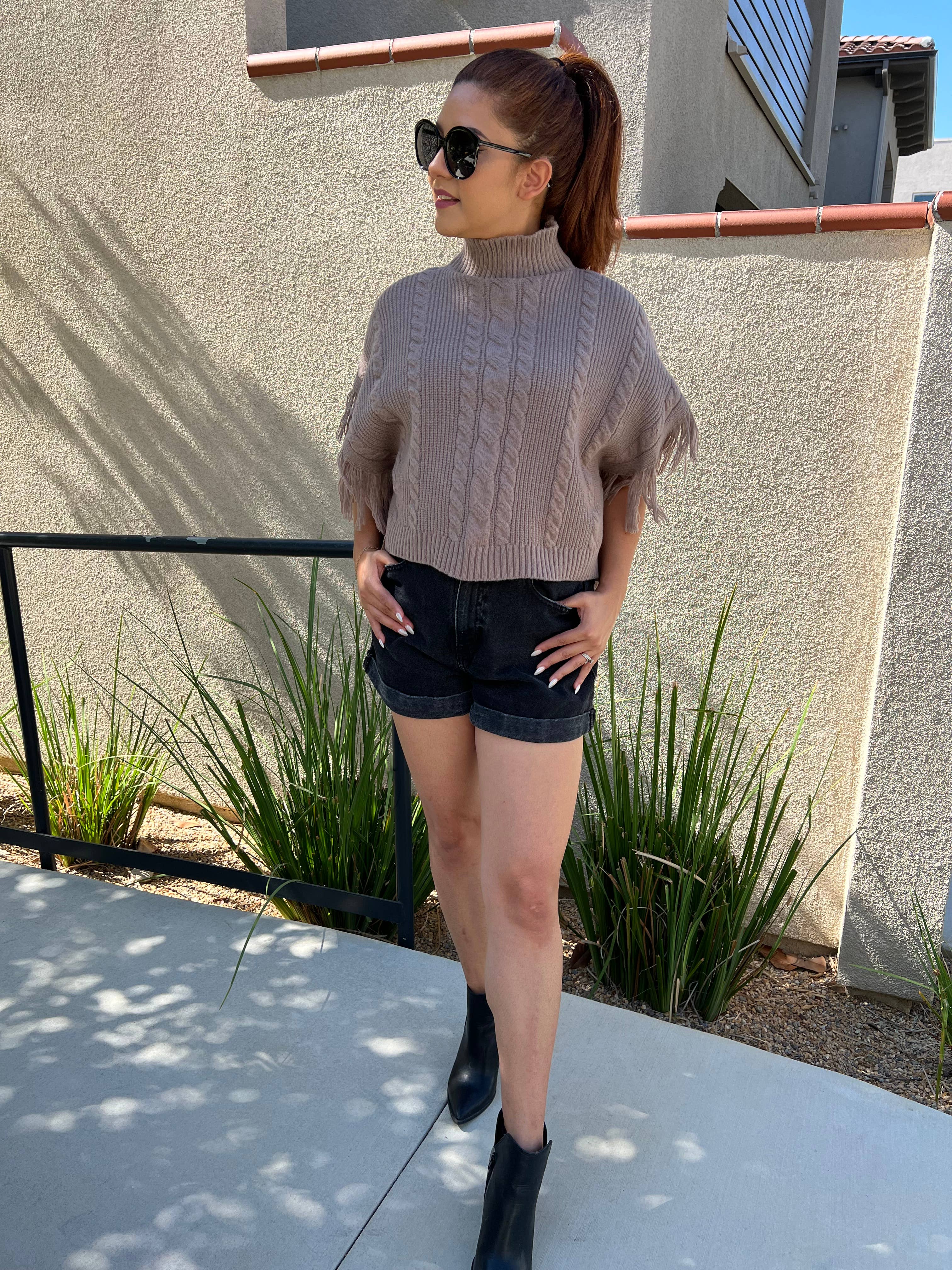 Justin & Taylor - Wholesale Poncho - Dames - Cider || Crop Top Poncho met Kwastjesrand10