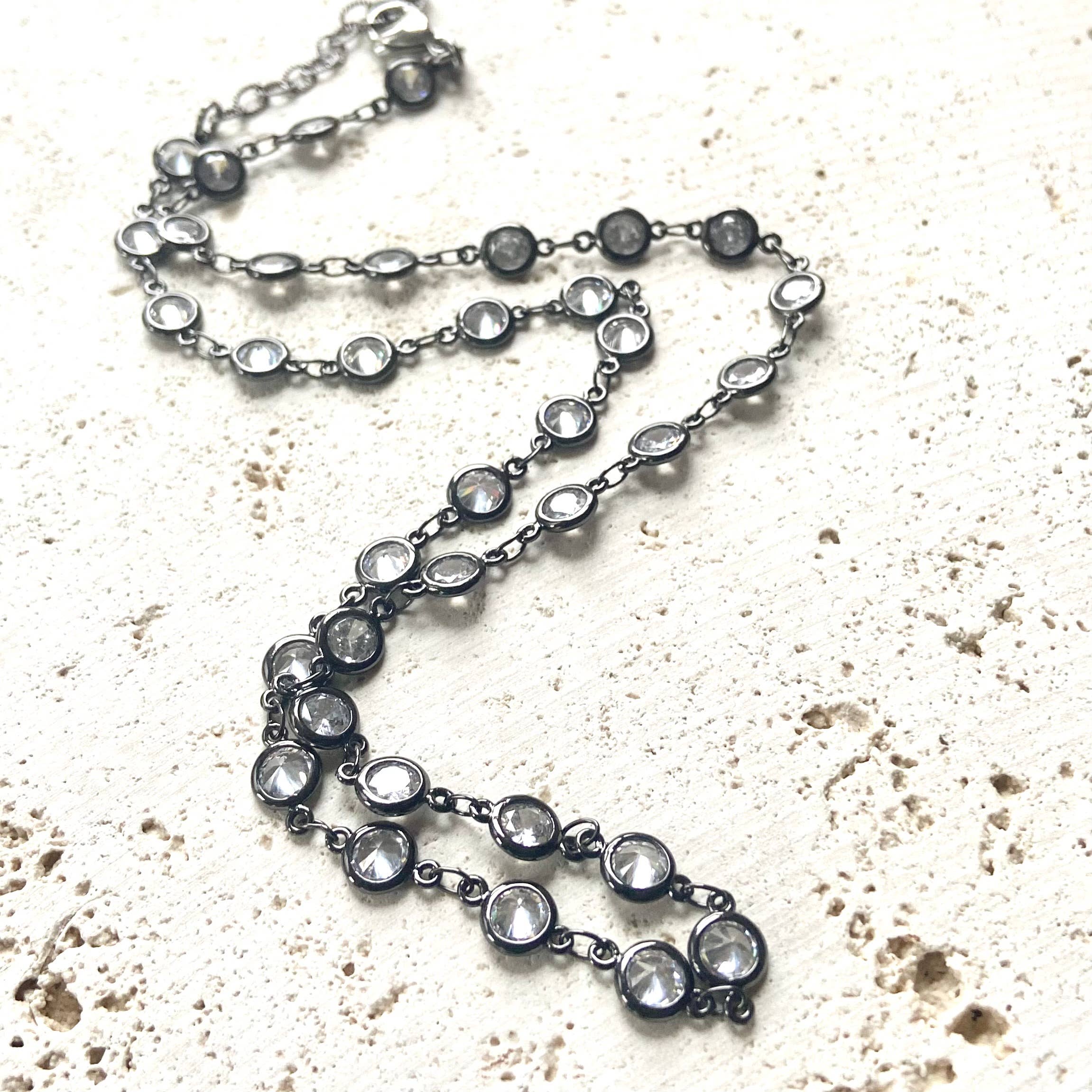 VB&CO Designs Handmade Jewelry – wholesale Pärlband/Pärlhalsband – Klar kristall gunmetal lagerhalsband boutique salong1