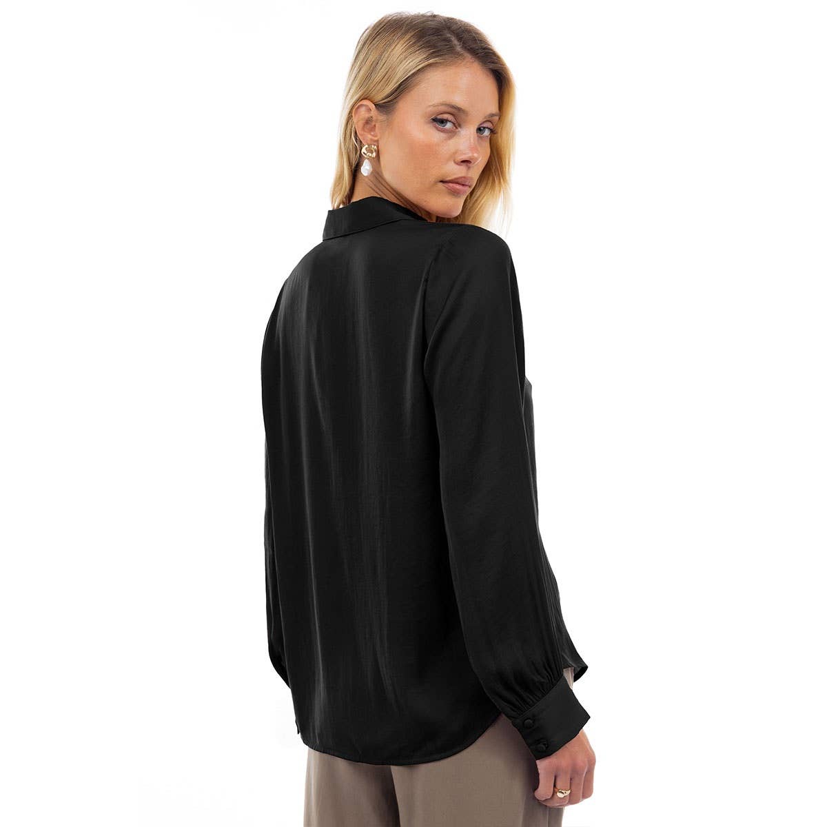 Naked Zebra - Vendita all'ingrosso Camicetta - Donna - Blusa Classica con Scollo a V e Bottoni - T12