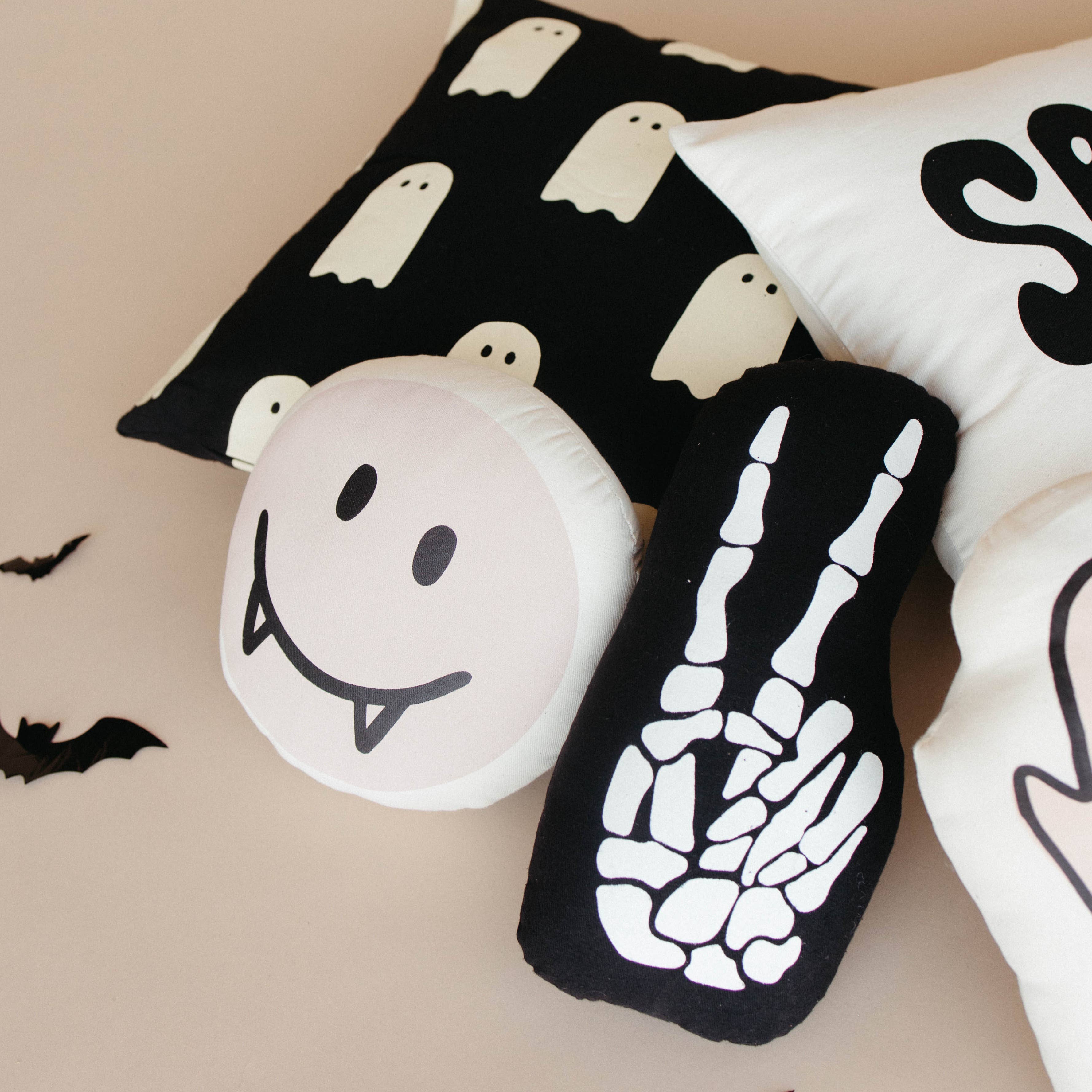 Imani + Kids by Imani Collective - Vente Coussin décoratif - Coussin Vampire Smiley3