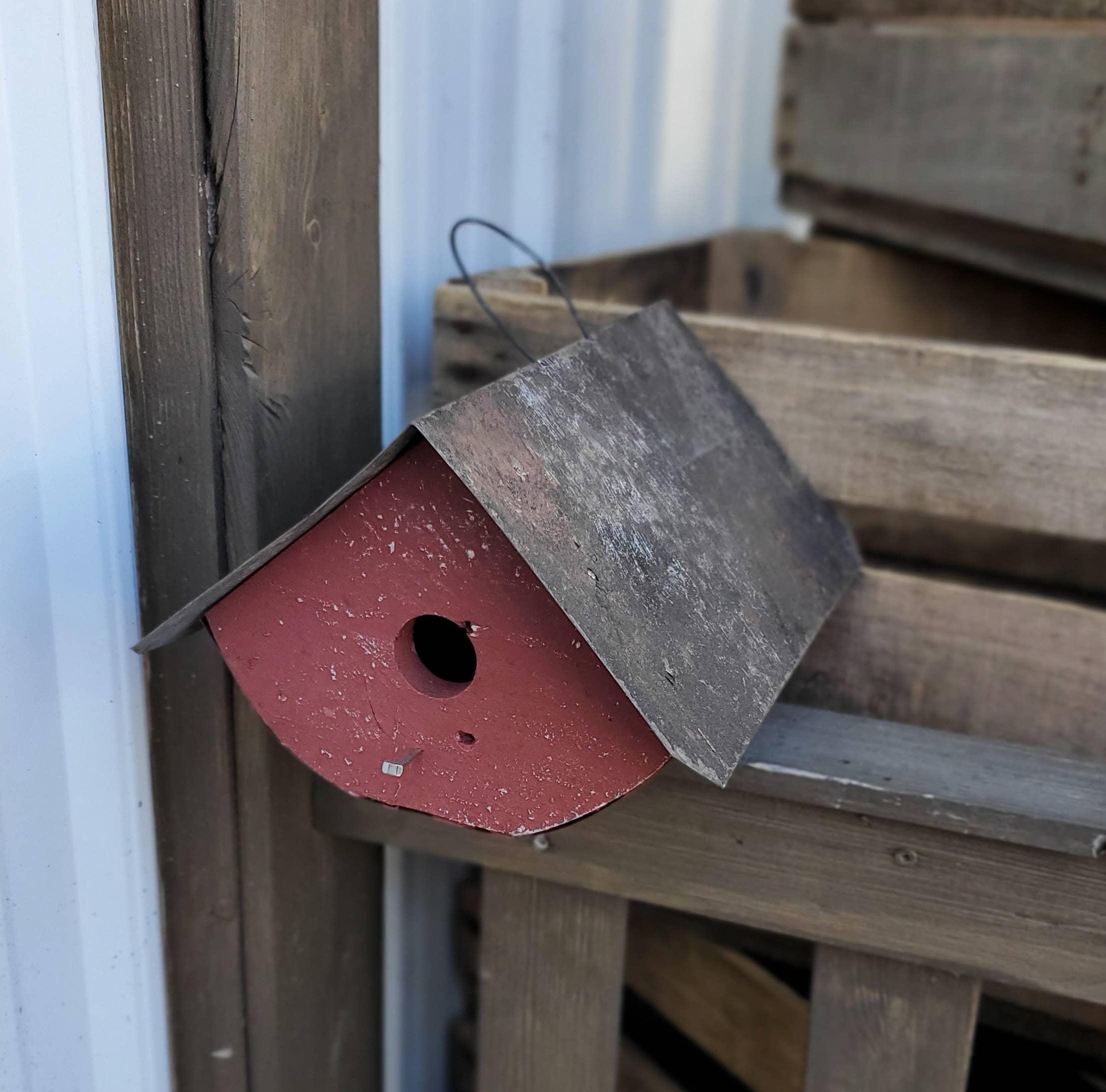 Flying Heart Threads - Wholesale Bird House - Reclaimed Wood and Metal Wren House Flat Bottom (SM11B)3