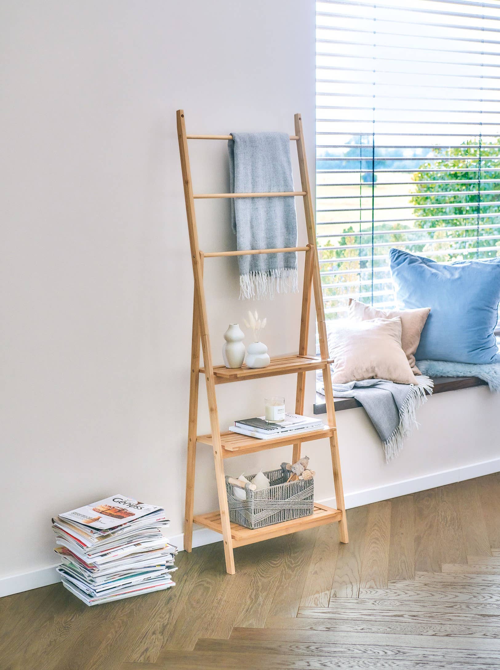 naturen Fristående steghylla med 3 hyllor i bambu för wholesale på Faire1