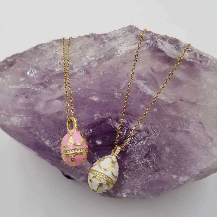Collier Pendentif Œuf de Pâques en Zircon - Or 18K pour la vente par magnolia jewelry
