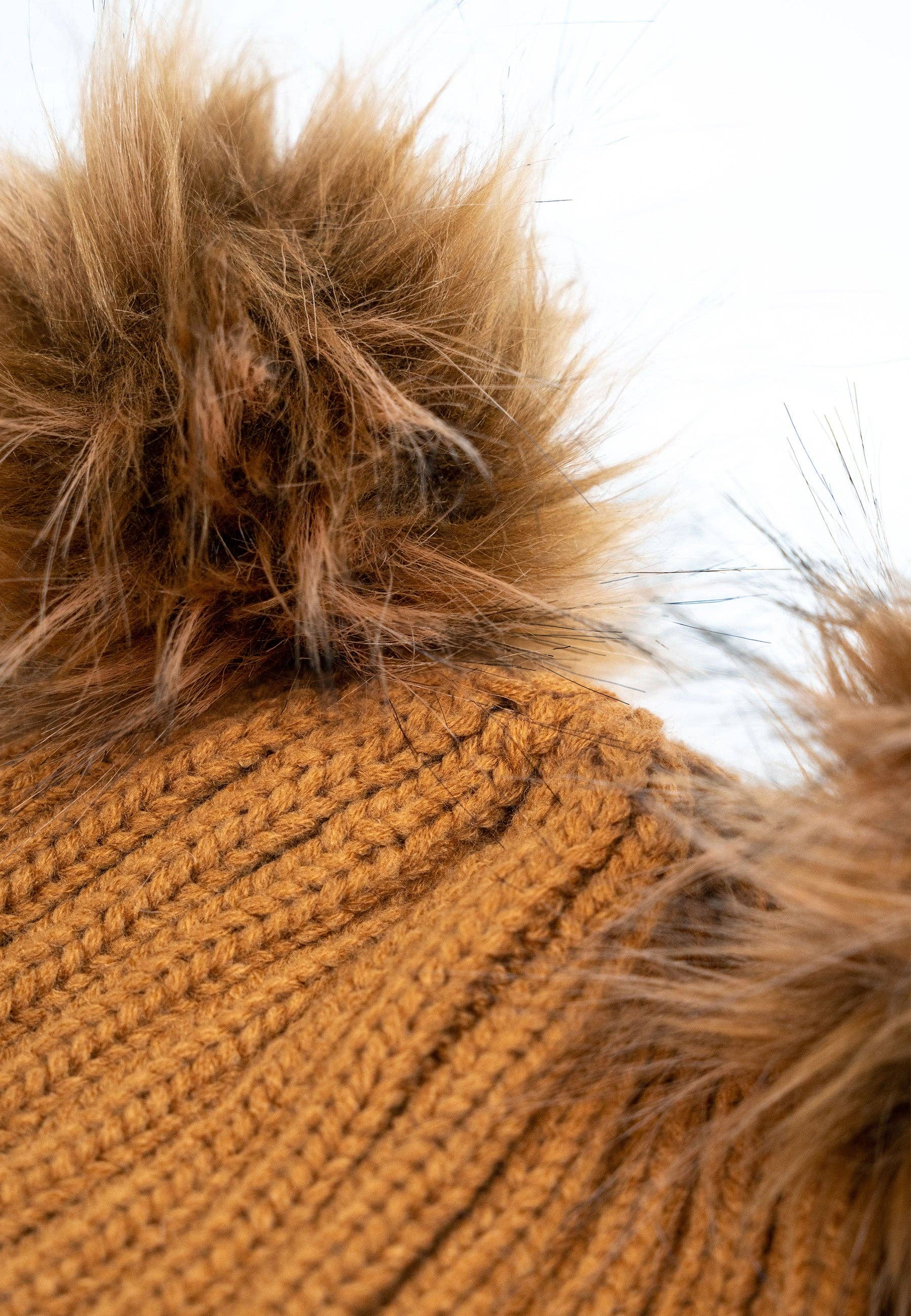 braun Strickmütze aus doppeltem Pelz in Braun für den Großhandel auf Faire5