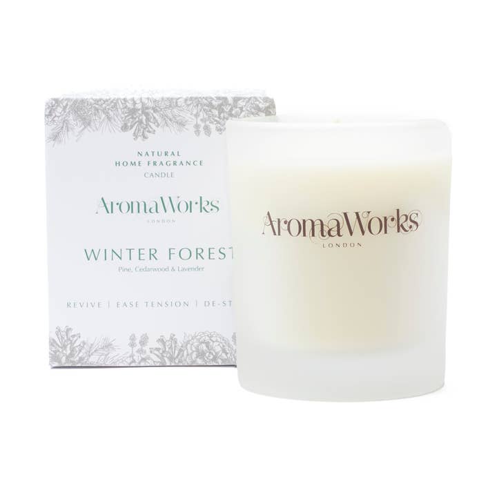 Vela mediana Winter Forest de 30 cl con madera de cedro lavanda para venta al por mayor de AromaWorks London