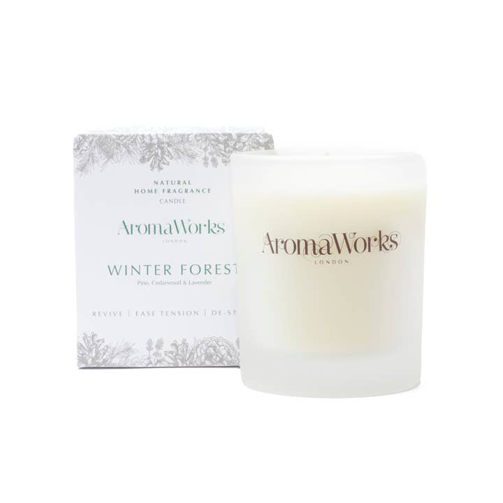 Vela mediana Winter Forest de 30 cl con madera de cedro lavanda para venta al por mayor de AromaWorks London