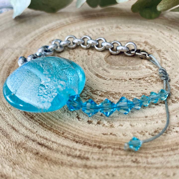 Damenarmband aus hellblauer Murano-Perle und Swarovski-Kristall. für den Großhandel von Atypiquement