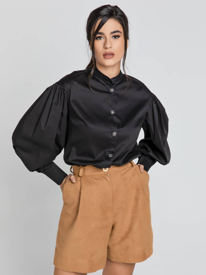 Bermuda in pelle sintetica tortora per la vendita all'ingrosso da parte di conquista