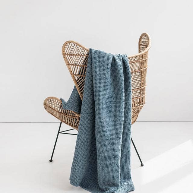 MagicLinen – Großhandel Überwurfdecke – Leinendecke mit Waffelmuster in verschiedenen Farben