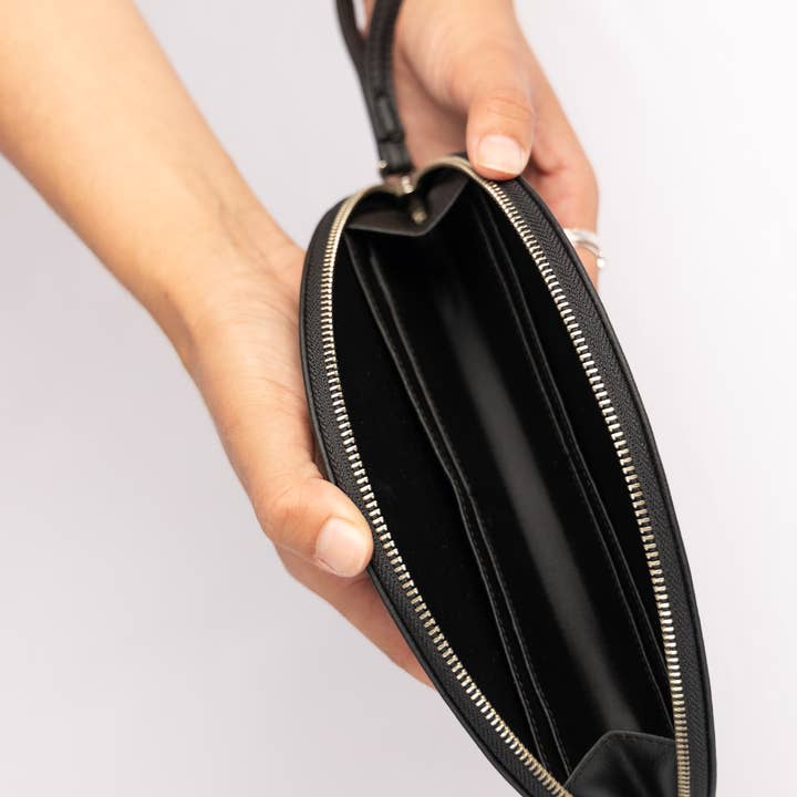 Texcoco Collective – Großhandel Clutch – Damen – 'Media Luna' Clutch-Geldbörse aus Kaktusleder, Schwarz1