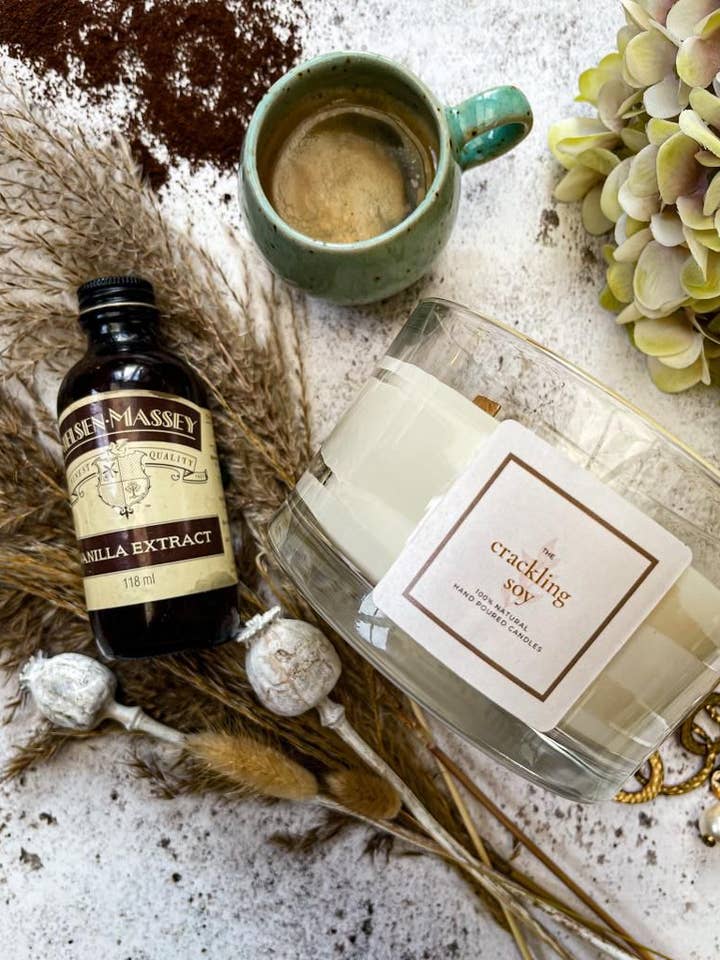 Bougie parfumée Black Opium, 100% cire de soja, 3 mèches en bois (Copie) pour la vente par The Crackling Soy