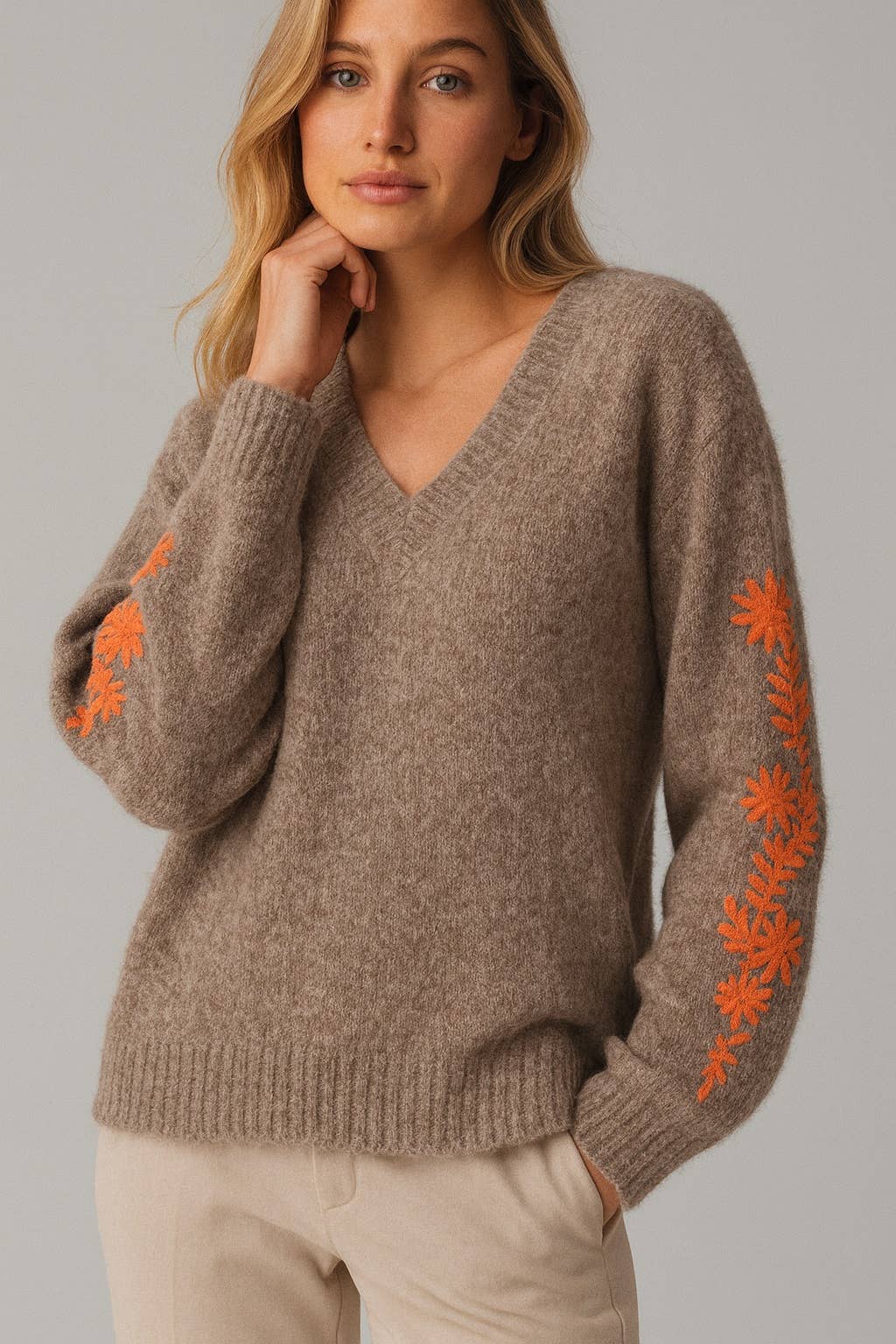 Afinity - Wholesale Knit Sweater - Women's - Embroidered Flower Sweater AP111 – Softness & Natural Charm1