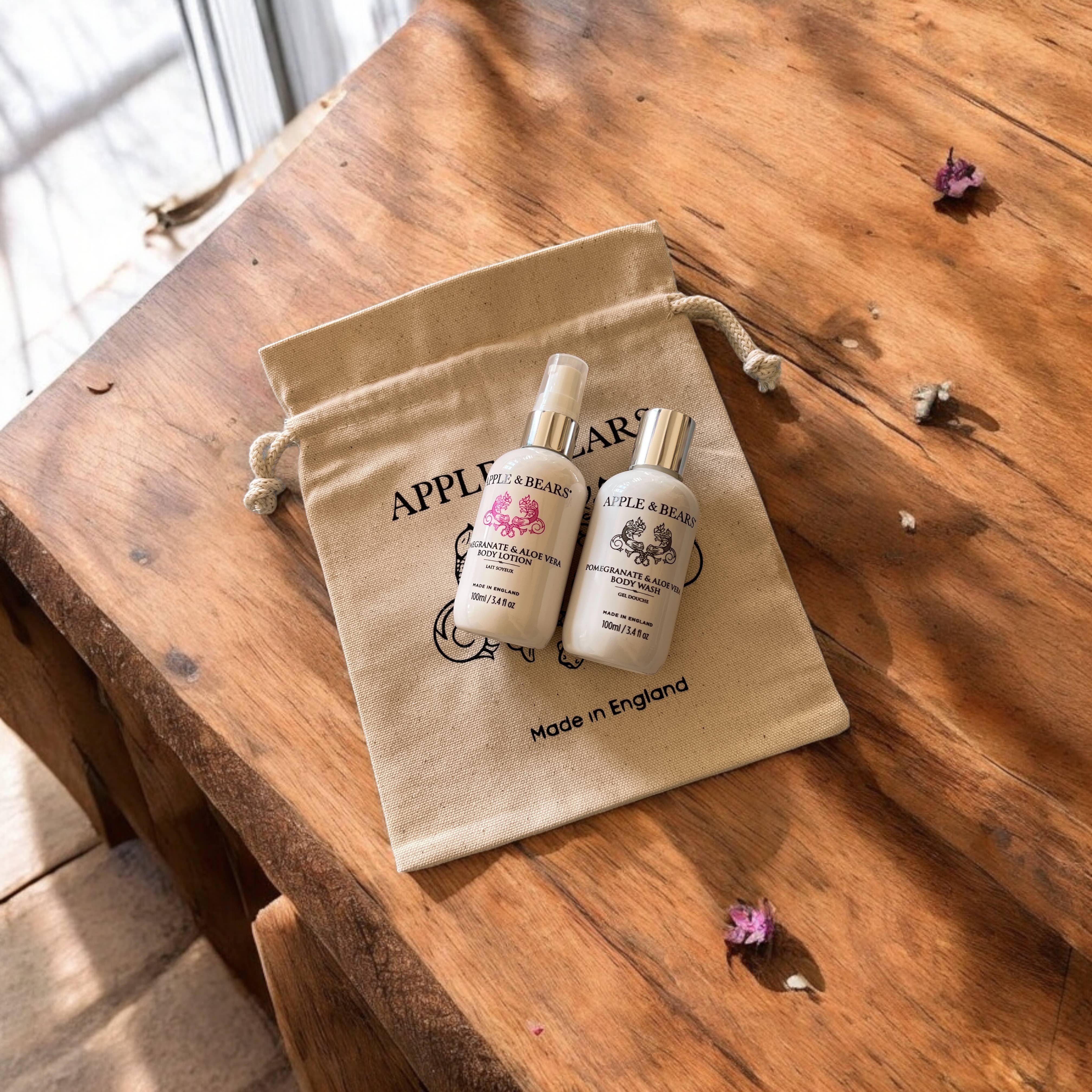 APPLE & BEARS – Großhandel Bade- & Körperpflege-Set – Reiseset mit Granatapfel und Aloe Vera, Wash & Lotion, 100 ml/3.417