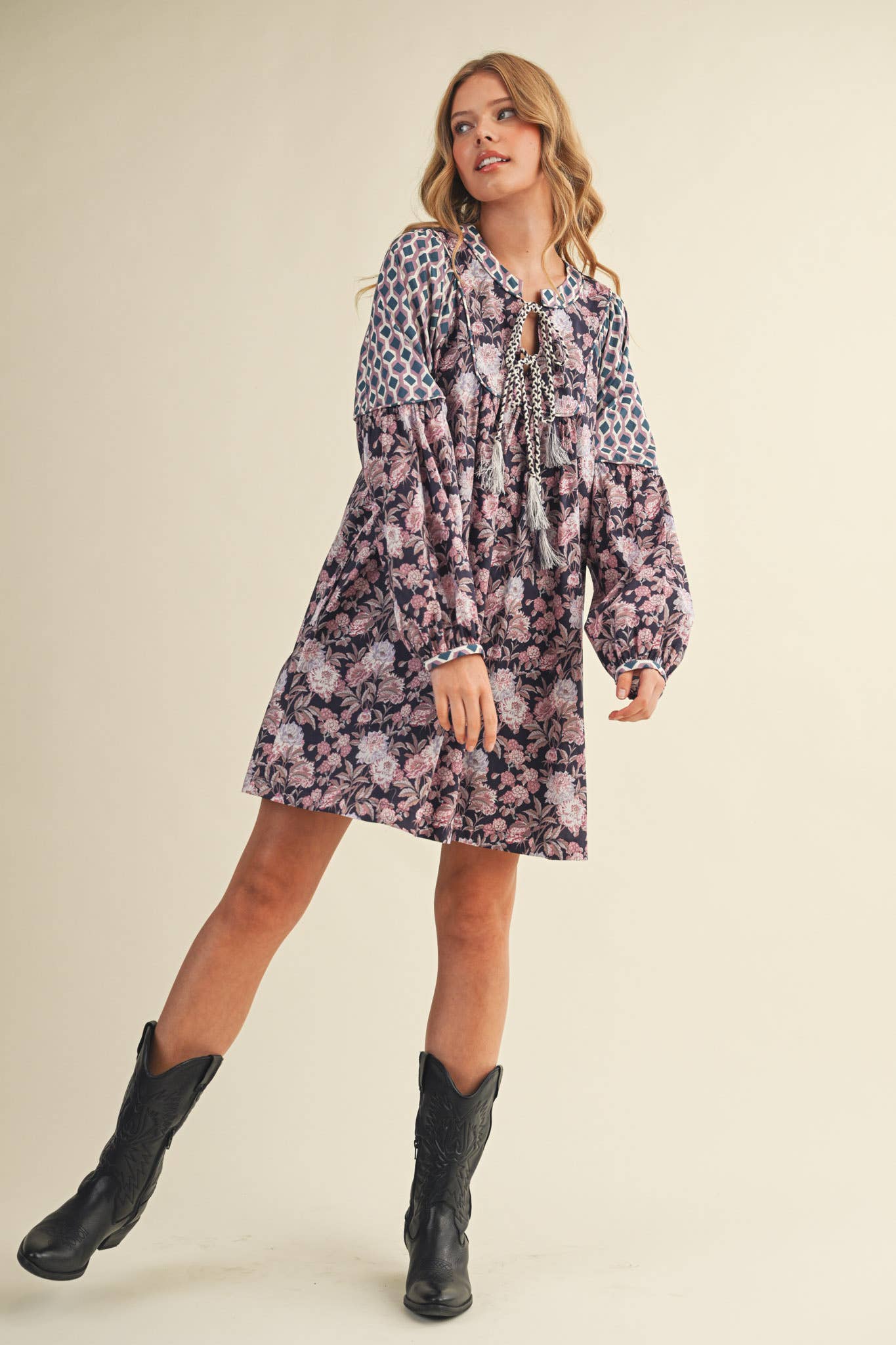 &MERCI - Wholesale Dress - Women's - FLORAL CONTRAST SLEEVE MINI DRESS MDR41698