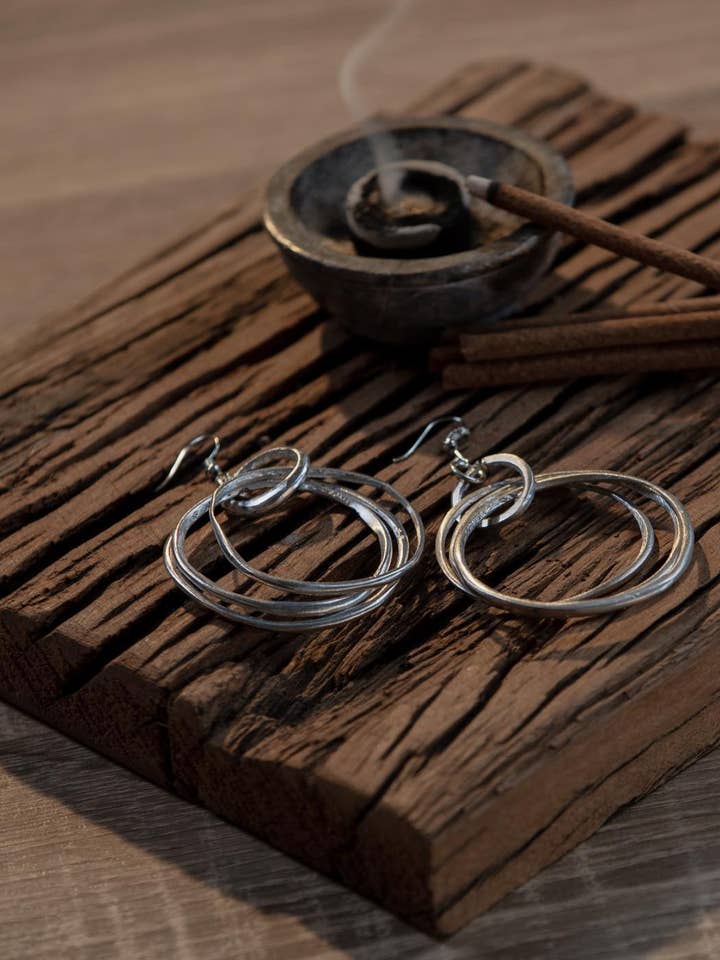 2 KREISFÖRMIGE OHRRINGE für den Großhandel von BABY JOYS