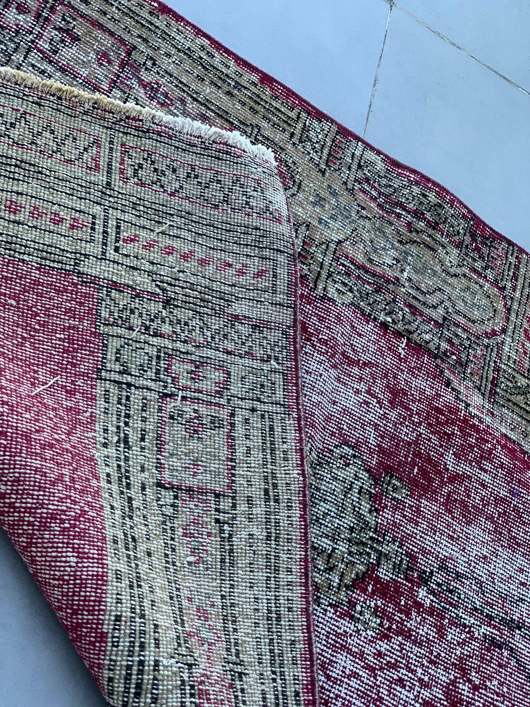 The Loom Wholesale - Wholesale Rug Pad - Vintage Small Rug 2,9x4,5 ft (88x136 cm), Turkish Red Oriental Wool Rug5