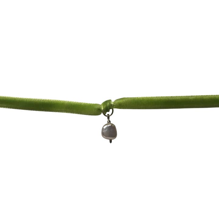 No Wallflower Project – wholesale Choker/collar – Freshwater Pearl Velvet Choker