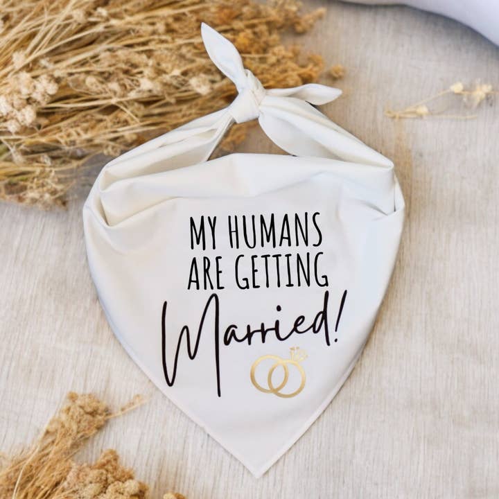 Bandana pour chien "Fiançailles", cadeaux de mariage, cadeaux de fiançailles pour la vente par Boneyard Co.