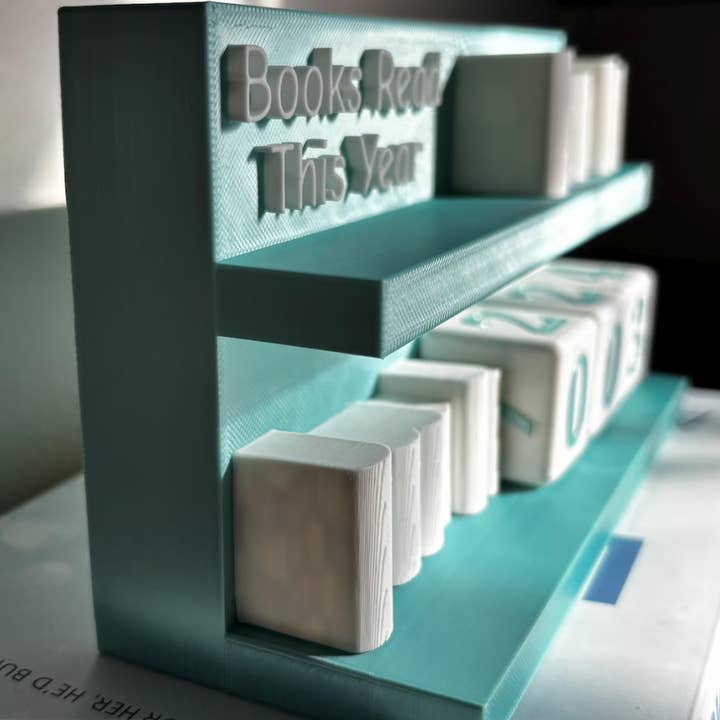 The Printed Maniac - Wholesale Decorative Tabletop Object - Books Read Counter: Bookworm Decor with Dice - Track Reading13