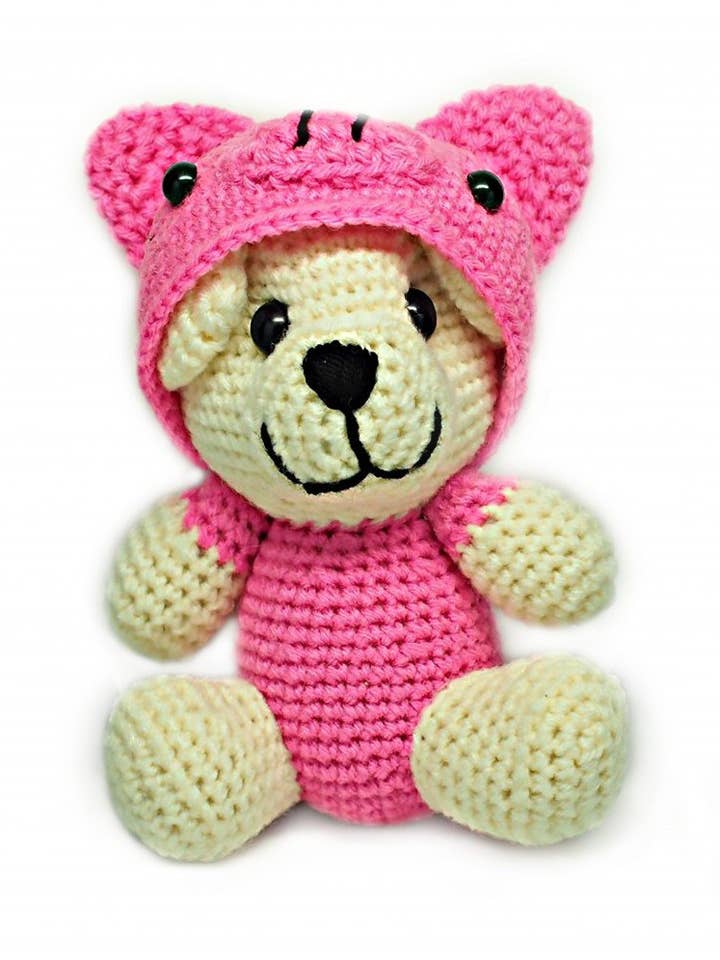 Ours en peluche Avery Piggy Crochet, ours en peluche fait main pour la vente par Quan Jewelry