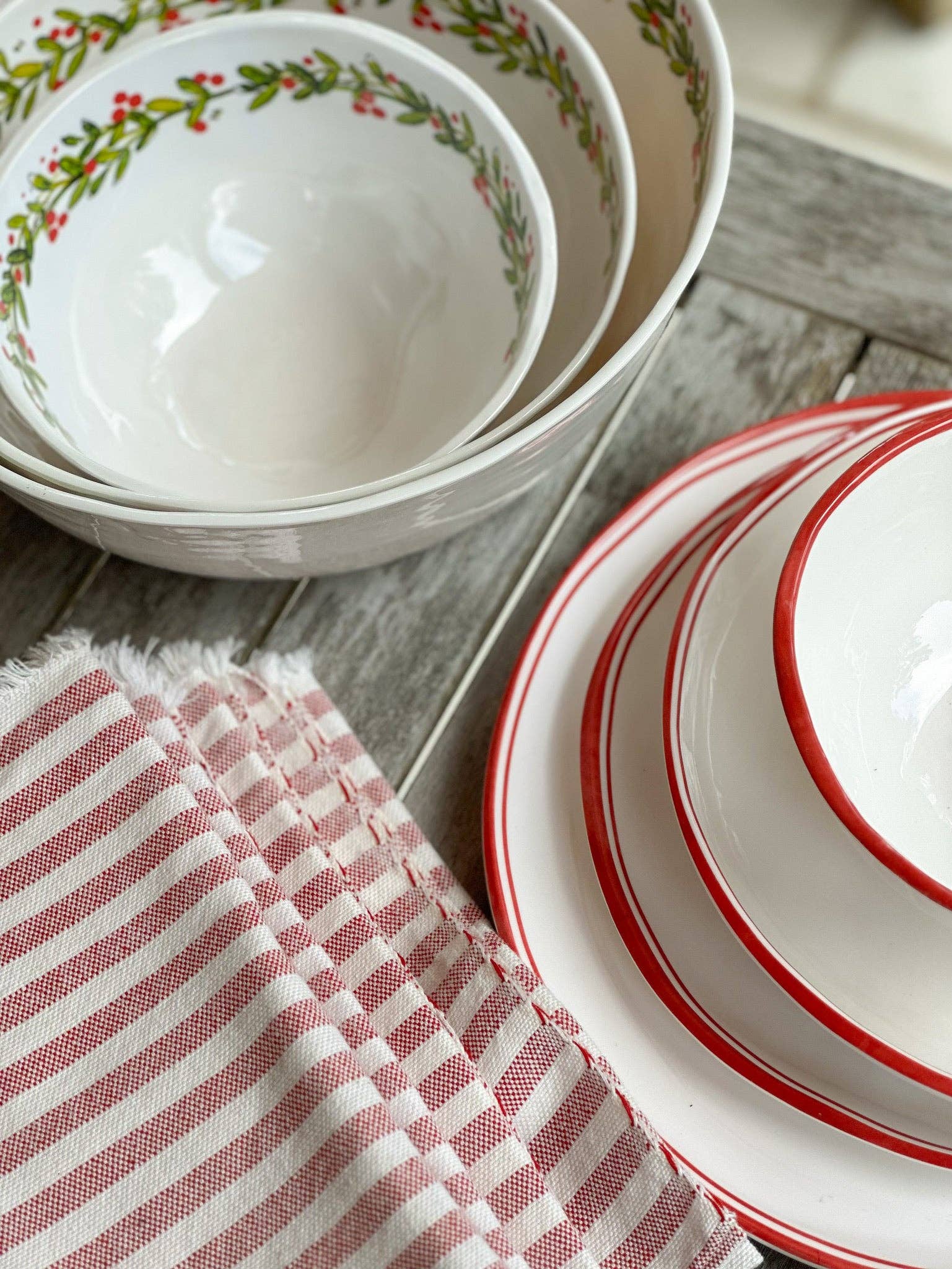 Relish - Wholesale Salad Plate - Simple Round Salad Plate with Red Edge3