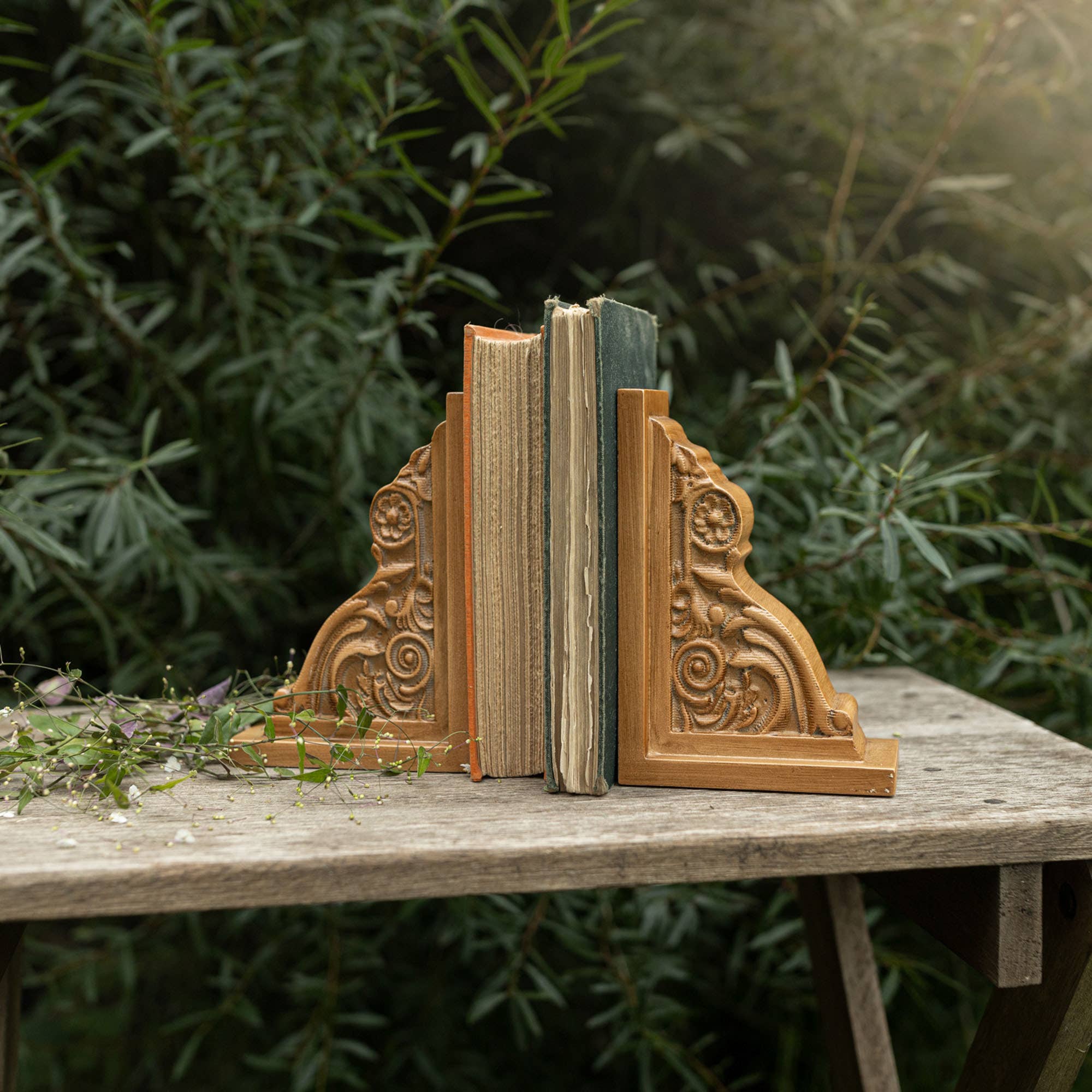 Foreside Home & Garden - Wholesale Bookend - Florence Vintage Corbel Wood Bookends Set 2