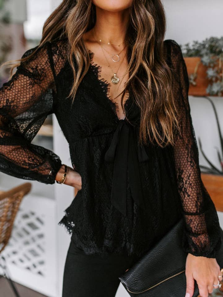 VividLux - Wholesale Blouse - Dames - Nieuwe kant geborduurde kanten kanten top met strikband en lange mouwen voor dames