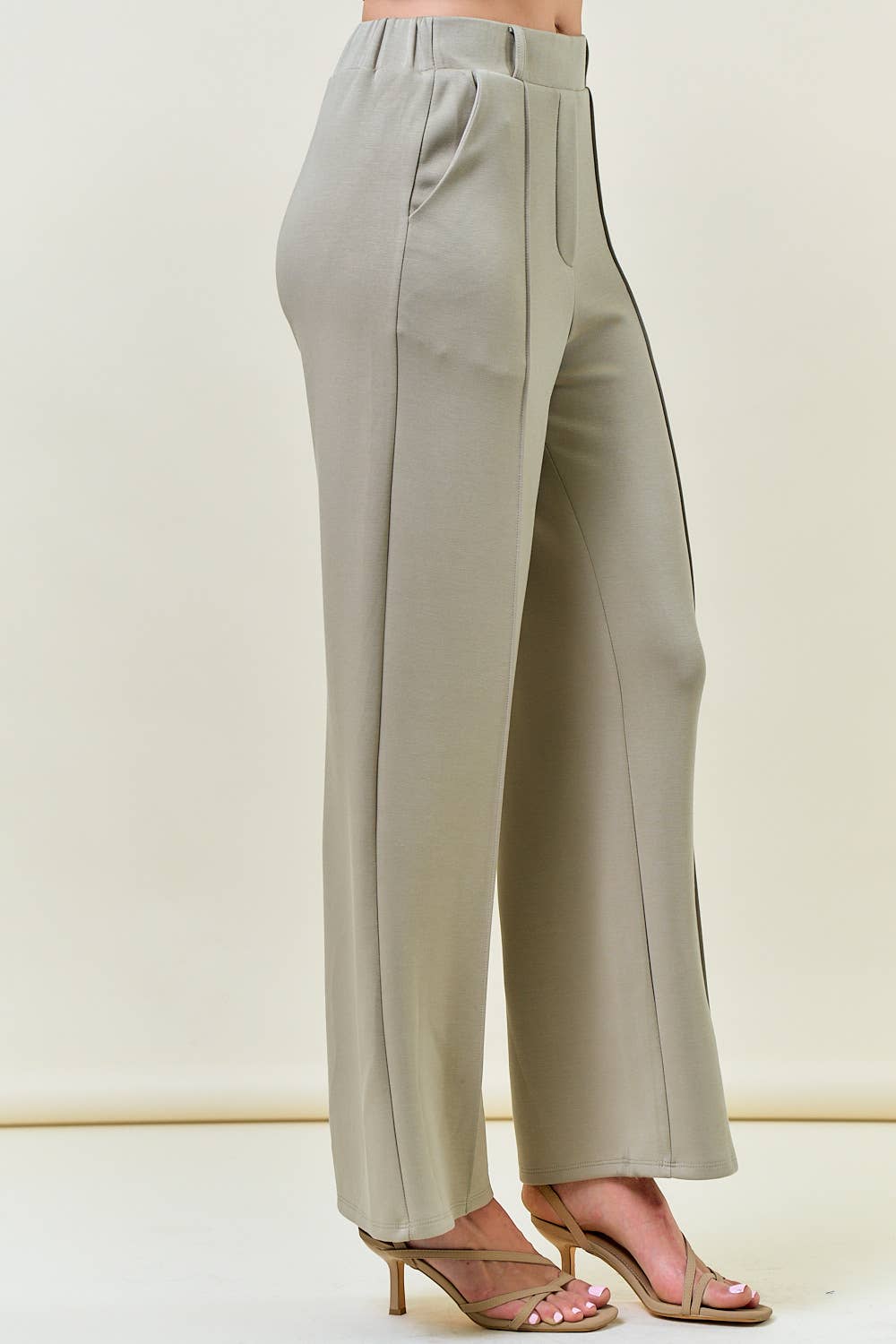 Doe and Rae – Engroshandel Bukser - Dame – SMØRBLØDE BØRSTET MODAL PINTUCK BUKSER - 8839P18