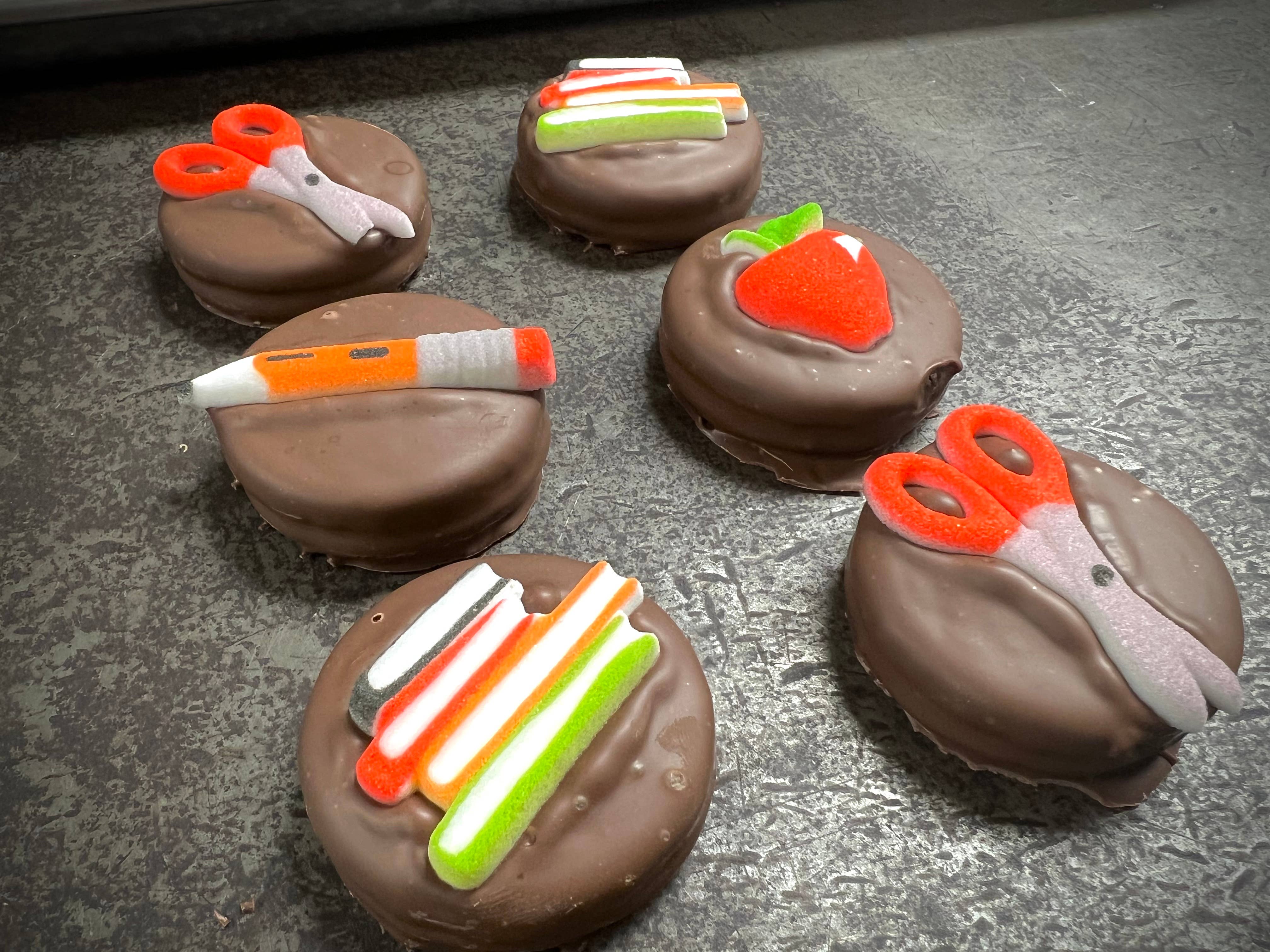 O'Shea's Candies Sweet Shop - Wholesale Chocolate Covered Sweets - O’Oreo “School -College-Teacher Theme” ✏️📚 Milk Choc 3PK4