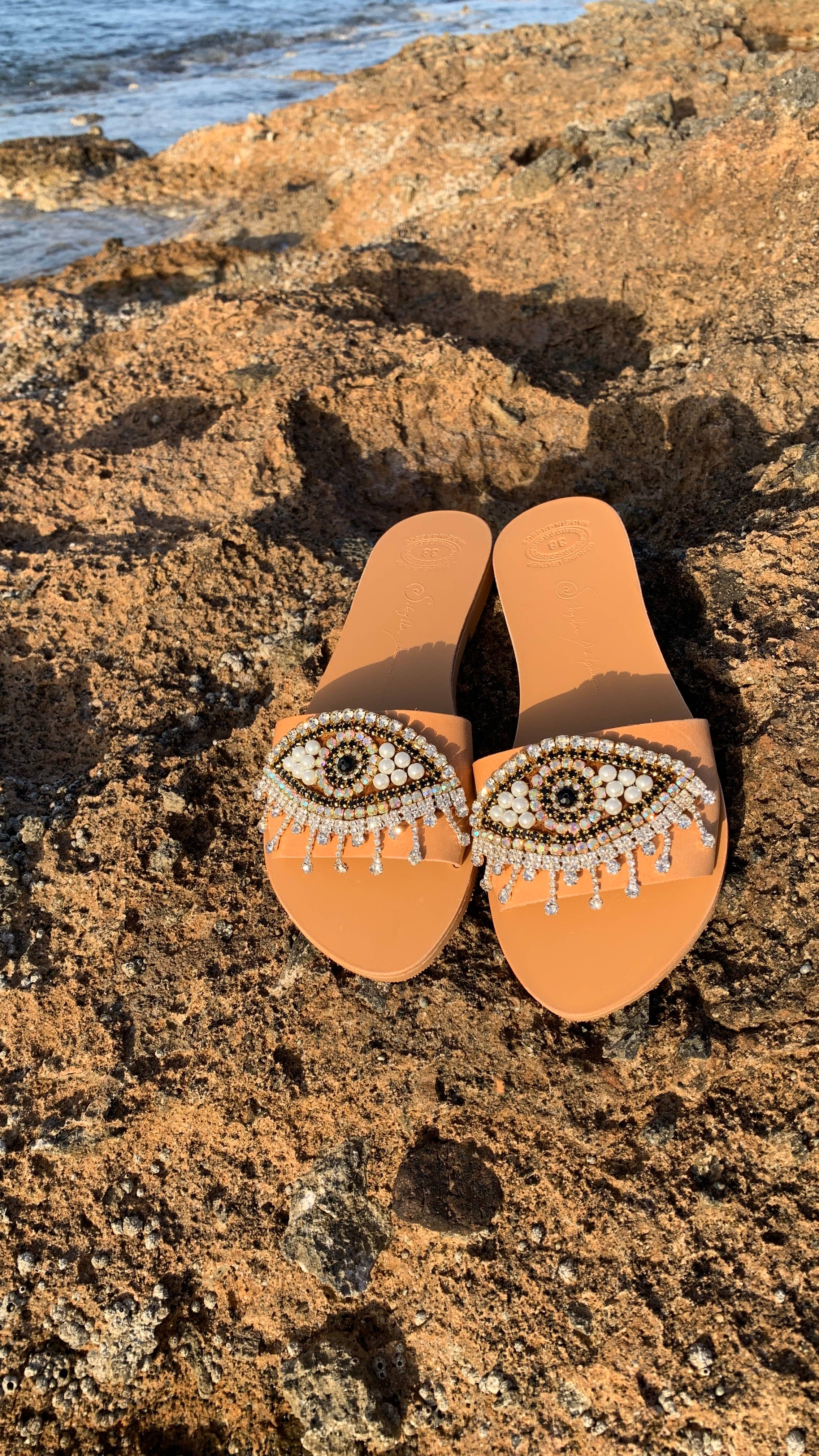 SIBYLLADELPHICA - Vente Sandales – femme - Sandales en cuir avec décoration œil protecteur "Crystalia"2