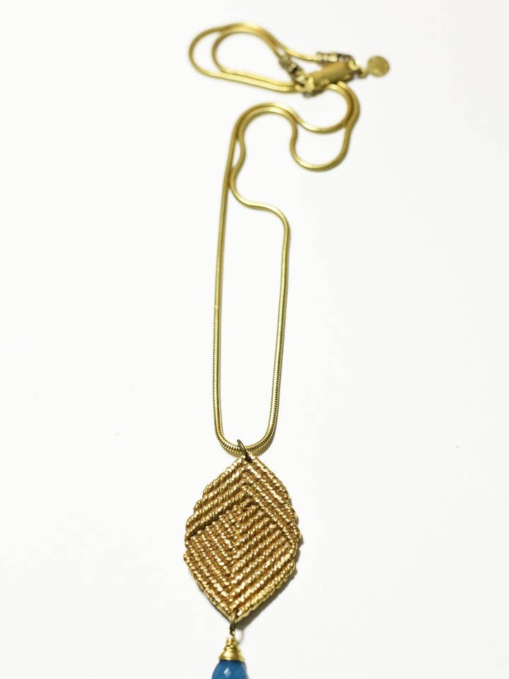 Collana Buddha Dorata per la vendita all'ingrosso da parte di AMiRA jewelry